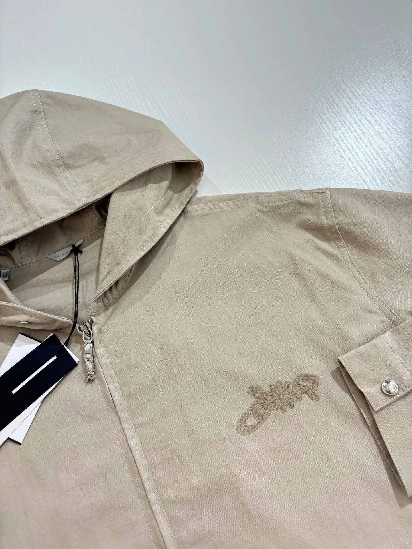 🅿️600 Dio*/Dior 25ss new hooded jacket with letter embroidery on the chest, new product in the 2025 autumn series, from the AND LEWIS HLTON limited series. Crafted from blue cotton and embellished with tonal co-branded embroidery, the logo is reinterpreted in a graphic style. Can be paired with this joint series to create a sophisticated look.  Size：S/M/L/XL