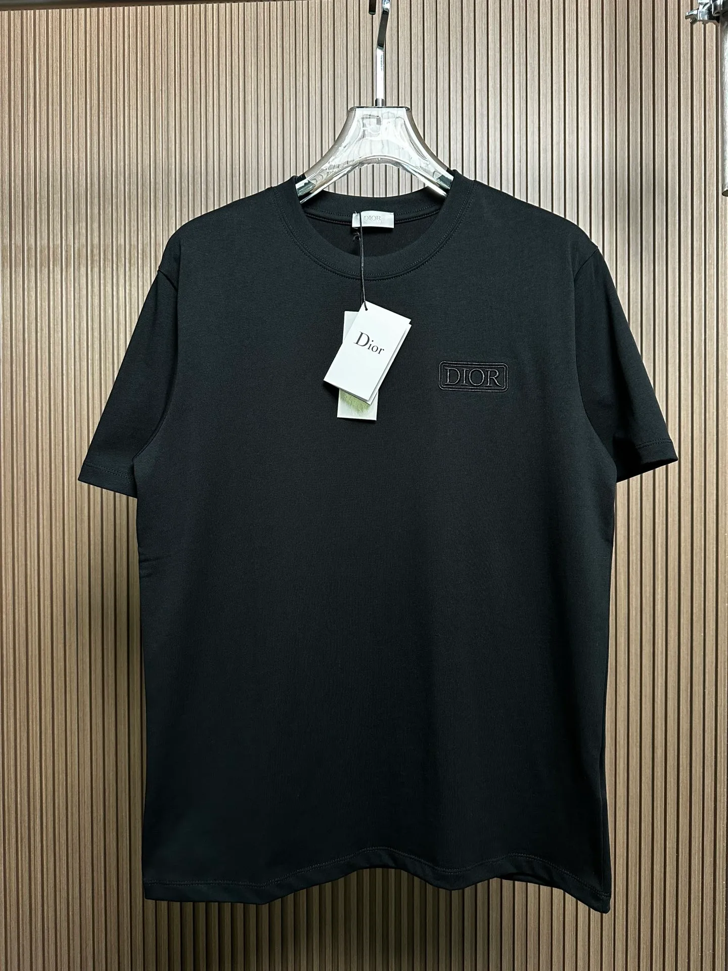 🅿️200 Dior short-sleeved T-shirt Technique: Embroidery Size: S~XL Color: Black White Fabric: combed tight cotton cover 280g, soft to the touch, meticulous workmanship. The same loose fit for men and women!