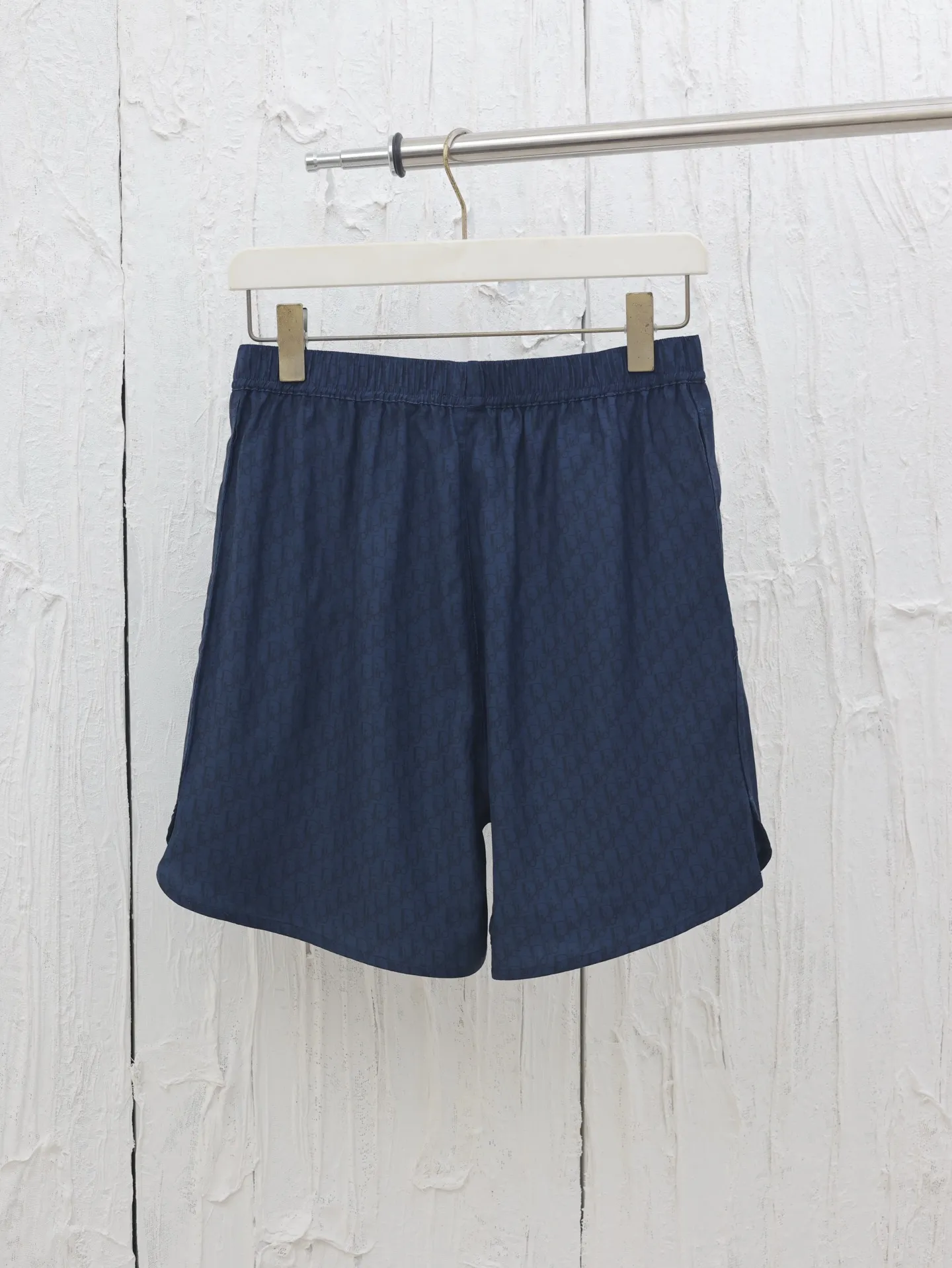 🅿️390 Dio*/Dior mulberry silk and cotton blended jacquard fabric Obliaue jacquard suit shorts This is from the 2024 beachwear limited series, highlighting the classic Oblique print. Carefully crafted from mulberry silk and cotton blended jacquard fabrics, it features a rounded hem design for a casual style. Wear with the matching pieces for a sophisticated summer look.  Size：S/M/L/XL
