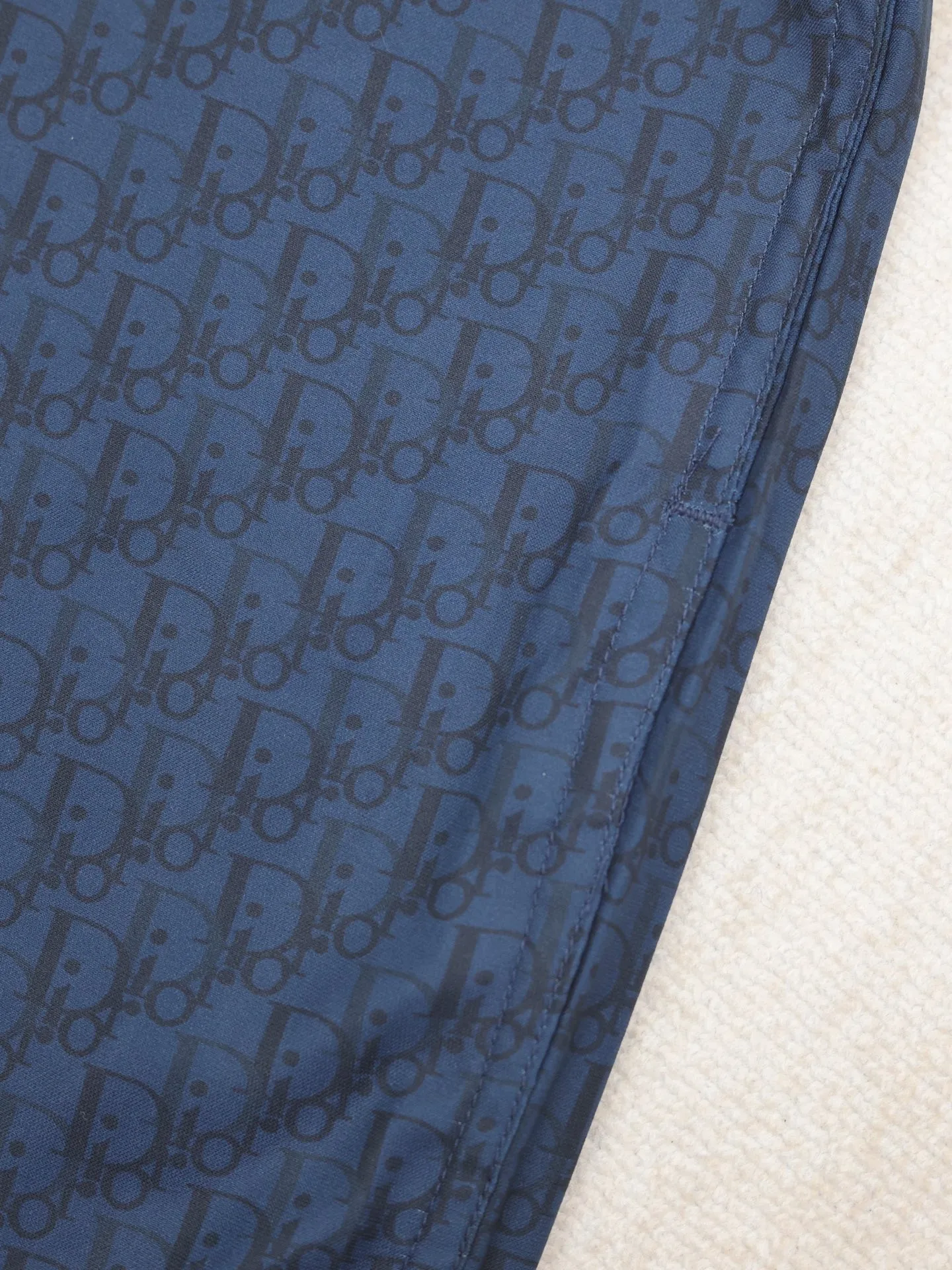🅿️390 Dio*/Dior mulberry silk and cotton blended jacquard fabric Obliaue jacquard suit shorts This is from the 2024 beachwear limited series, highlighting the classic Oblique print. Carefully crafted from mulberry silk and cotton blended jacquard fabrics, it features a rounded hem design for a casual style. Wear with the matching pieces for a sophisticated summer look.  Size：S/M/L/XL