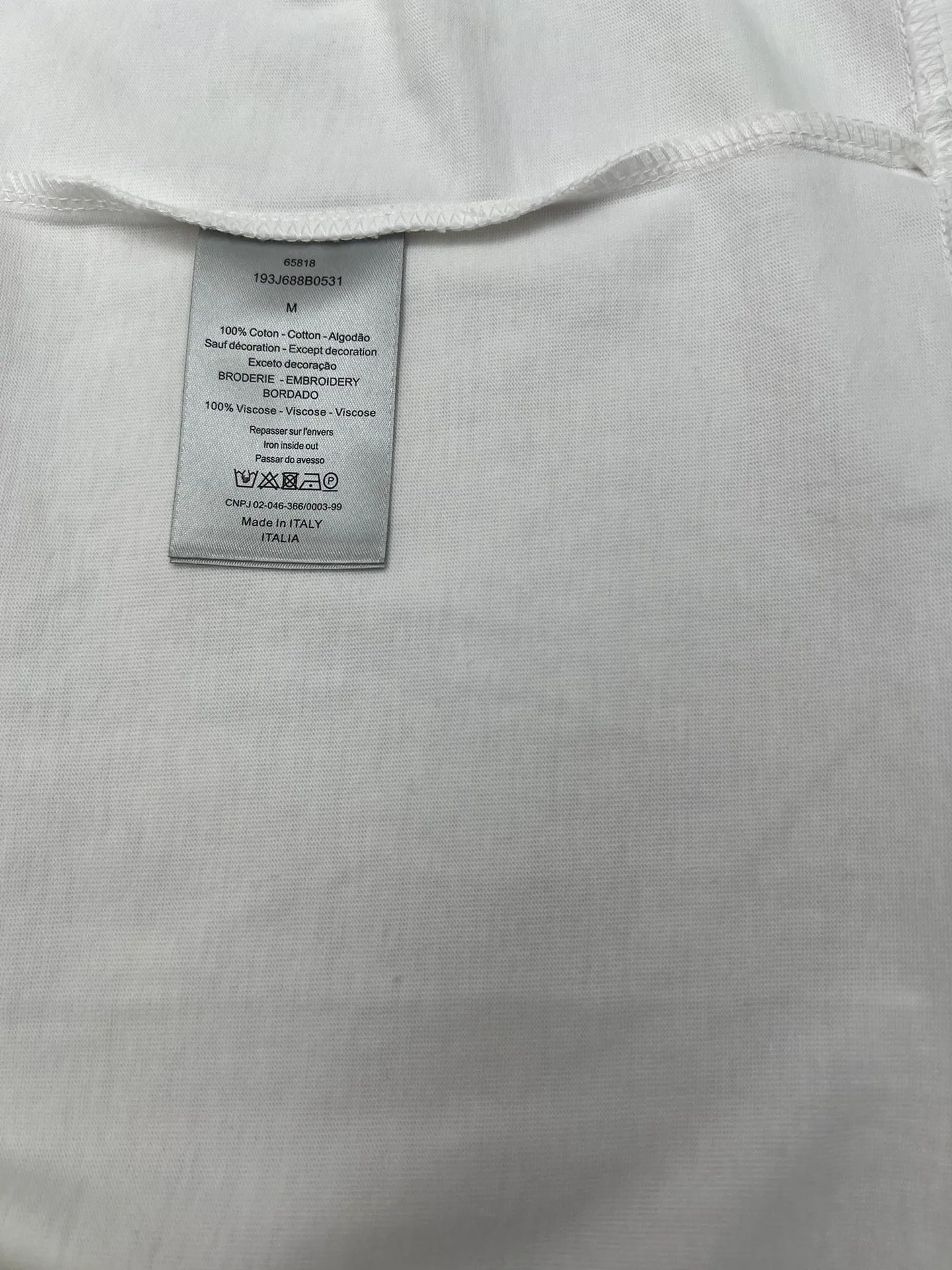 🅿️270 Dior 25ss new regular fit T-shirt white cotton jersey fabric CD Icon embroidery This T-shirt combines elegance and casual style. Crafted from white cotton-jersey, it features a tonal CD icon embroidered on the chest. Regular fit with ribbed crew neck, easy to match with any kind of jeans. Size: XS.S.M.L