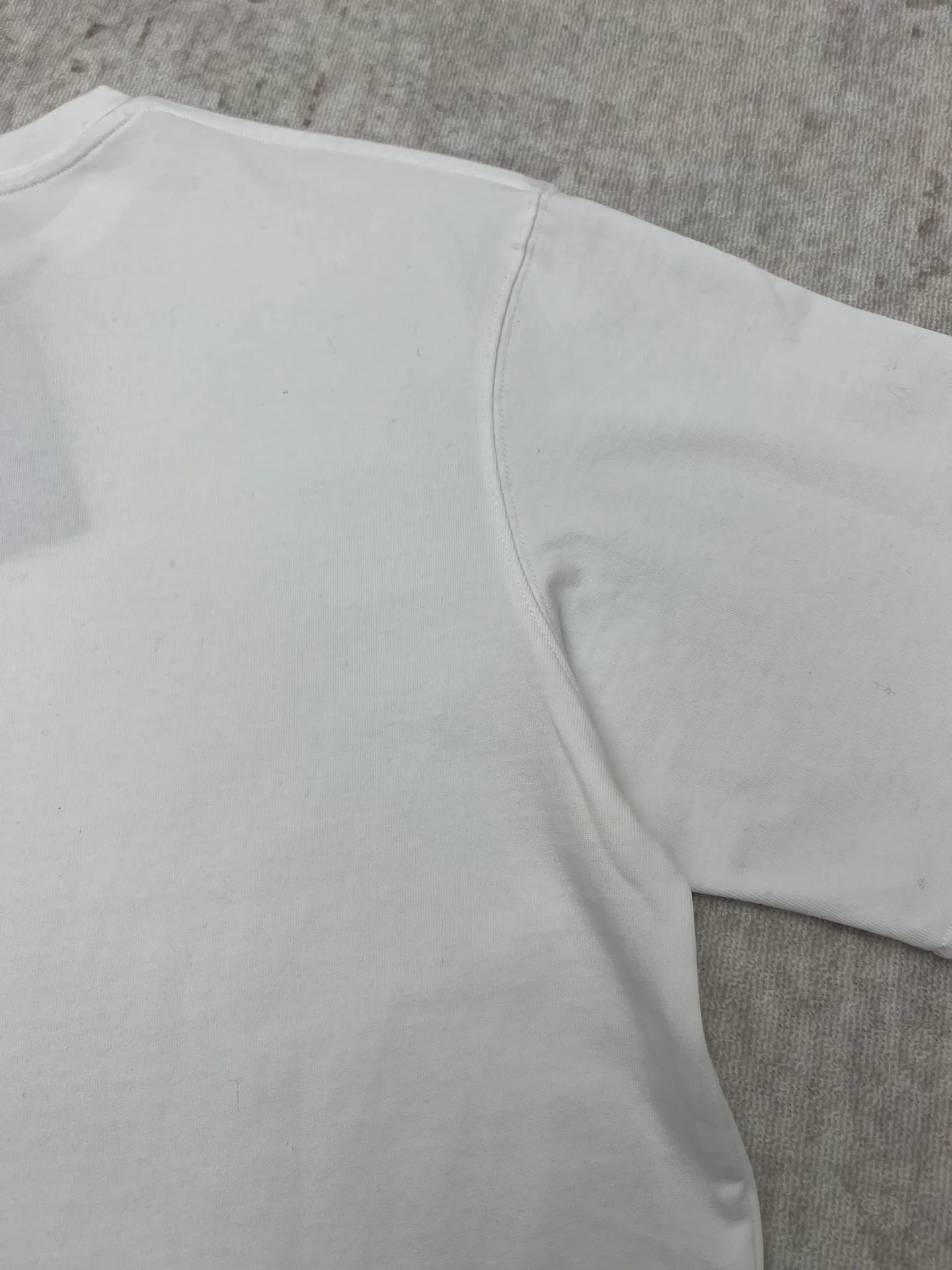 🅿️270 Dior 25ss new regular fit T-shirt white cotton jersey fabric CD Icon embroidery This T-shirt combines elegance and casual style. Crafted from white cotton-jersey, it features a tonal CD icon embroidered on the chest. Regular fit with ribbed crew neck, easy to match with any kind of jeans. Size: XS.S.M.L