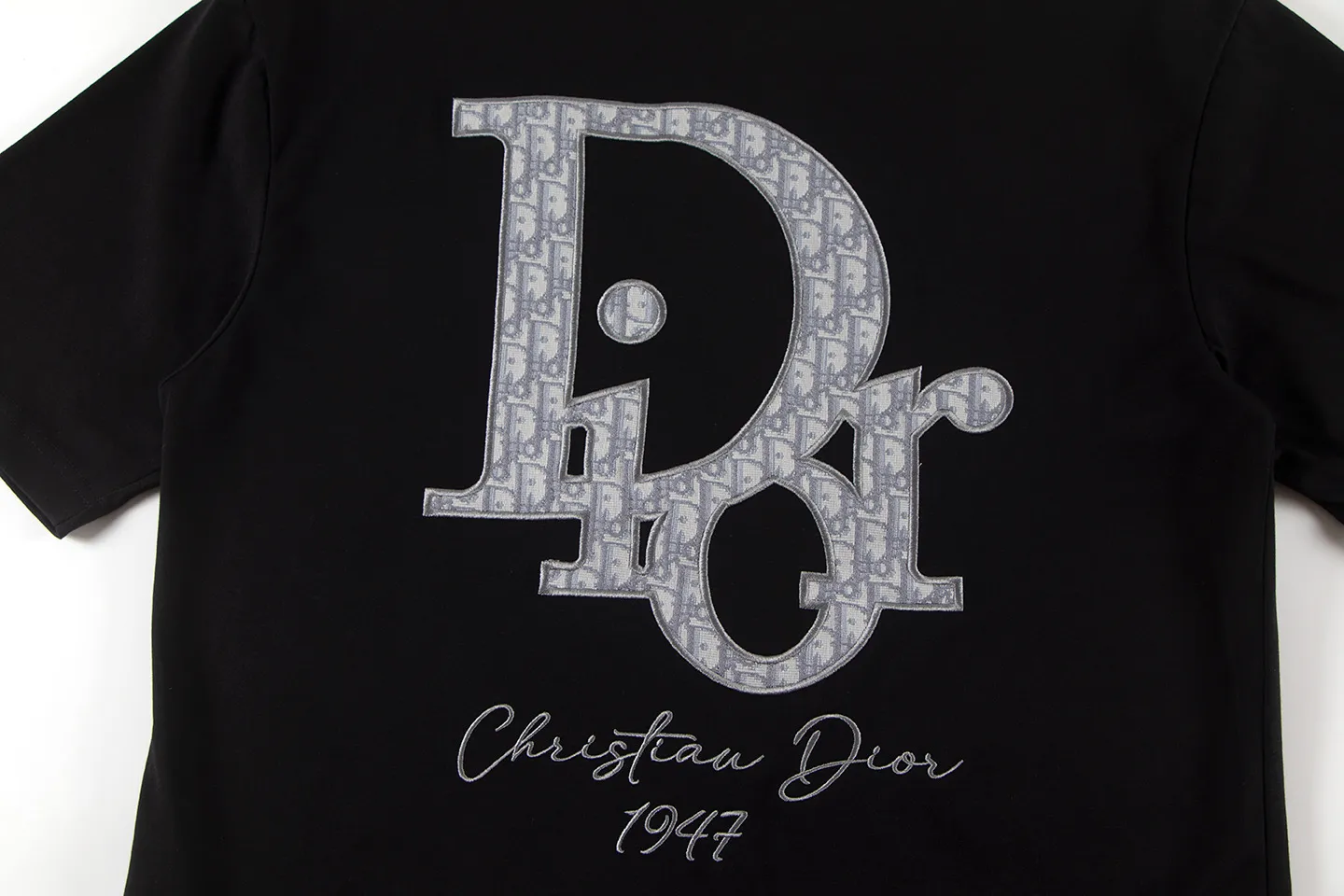 🅿️180 Dior*2026 latest short-sleeved material: high version 300g double yarn combed cotton Size: S M L XL Color: black white Style number: W2639