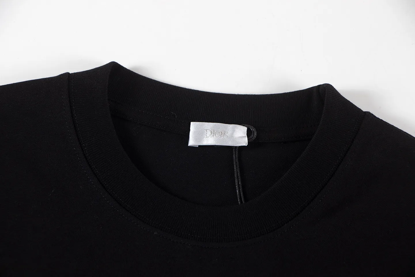🅿️180 Dior*2026 latest short-sleeved material: high version 300g double yarn combed cotton Size: S M L XL Color: black white Style number: W2639