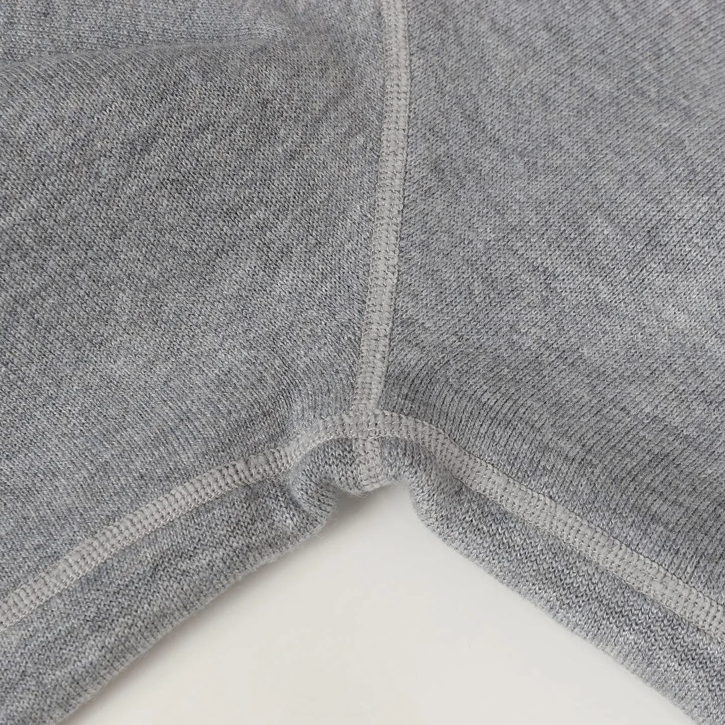🅿️490 [High Quality] CD 25FW presbyopic reversible cashmere trousers (grey) The fabric is made of imported cashmere yarn double-sided jacquard fabric and can be worn on both sides. The fabric uses monogram jacquard double weaving technology to present the brand's iconic presbyopia pattern, which combines luxurious texture with practical functions. Swiss machine embroidery stitching technology ensures every detail is exquisite and perfect, and the stitches are even and delicate. The classic straight-leg design subtly modifies the leg lines, making the upper body slim and elegant. Double-sided jacquard technology keeps both sides of the fabric flat and crisp, making it comfortable and layered. Selected high-quality cashmere yarn brings a soft and skin-friendly touch experience while having good warmth retention and breathability. The overall craftsmanship is exquisite, and high-end quality is reflected from fabric weaving to finished product sewing. It is an exquisite item that is both fashionable and practical. Size:S/M/L
