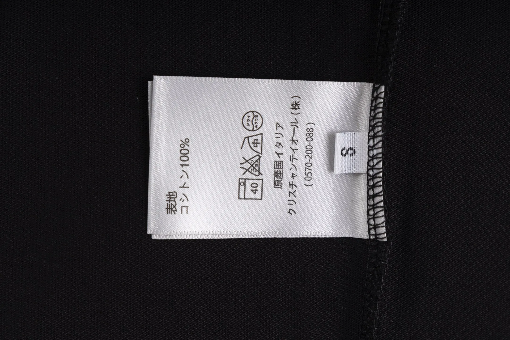🅿️250 Style No. B44 Dior Year of the Snake limited letters heat-pressed long T. Same style as the DIOR official website. Fabric: 32-count double yarn 300g pure cotton fabric. Weaving and dyeing threads of the same color in the same cylinder. Consistent colors. Process: imported machine high-temperature hot-pressed snake logo. Supporting: complete three labels. Cardboard. Oil paper code sticker packaging. High-temperature pre-shrinking process before production. No shrinkage and deformation. Imported machine professional plate making os version Can wear up to 200 pounds. The size is measured manually. The error of 2-3cm is normal. Color: black white size: s m l xl