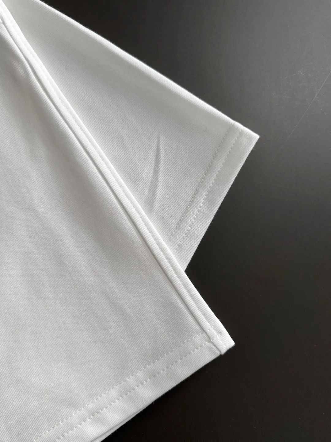 🅿️330 shipped next day, high-end goods DIOR/Dior Stone Island 2025 spring and summer new elastic band casual solid color loose shorts, two needle stitches at the trouser hem, fine and firm stitching, counter-customized fabrics with high breathability and comfort, impeccable details, brand element design concept, reflecting high quality. It feels delicate and soft! It presents a casual cut and the upper body shape is great! Size: S-XXL
