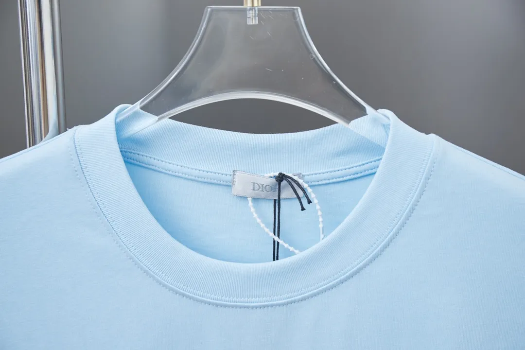 🅿️190 Christian D*or CD 25SS early spring new style embroidered kitten short sleeves light luxury essential item for daily commuting for men and women correct version welcome to compare detailed features · 320g 100% pure cotton double yarn jersey fabric · Custom dyed in the same vat with special thickened 32 pieces double-strand 1X1 thread · Imported Tajima machine embroidery, using artificial silk thread flat embroidery technology, embroidered cat flower pattern · Double-needle sewing and cross-seam technology · Original main mark, washed tag, brand moisture-proof paper packaging Color: white/black/blue Size: S/M/L/XL