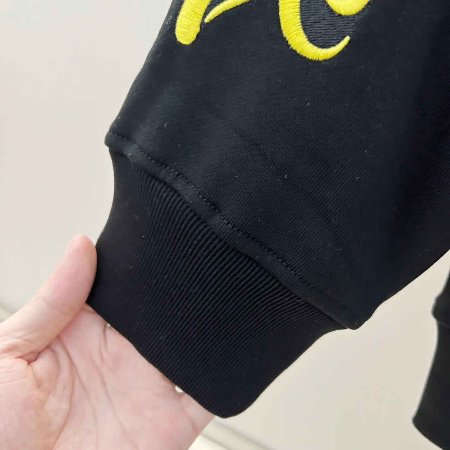 🅿️250 DIOR/Dior 420g pure cotton round neck sweatshirt, chest hand and sleeve embroidery🪡letter LOGO micro-labeling technology, official synchronization, high version, high quality, fashionable personality, versatile trend, pure original quality, original fabric, hang tag, collar label, washed wheat, complete three standards, color: black, white. Size: XS-L