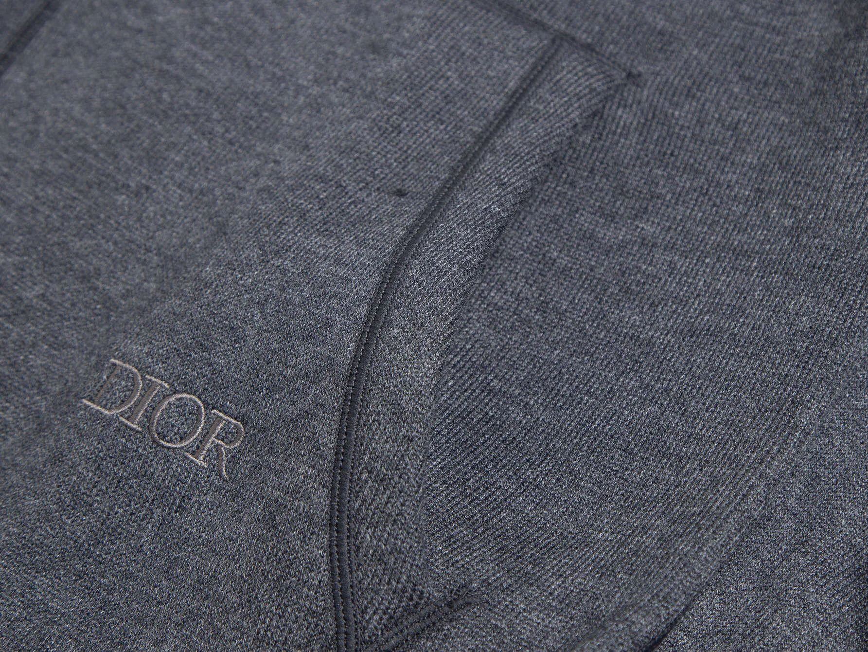 🅿️720 (No pressure in and out of the cabinet🔥 ZP version) Thick cashmere Double-sided🉑️Wearable The size is too large⚠️-Dior official website classic style🔥 Double-sided wearable different style letter logo jacquard cashmere blend hooded sweater jacket Men and women alike -Using ZP custom-dyed cashmere wool 98% cashmere fabric Threads are custom-dyed in the same cylinder with zero color difference Full set of auxiliary materials customized to distinguish the market currency. Welcome to compare - Color White Gray Dark Gray - Size S M L S-150 M -170 L-200 or less