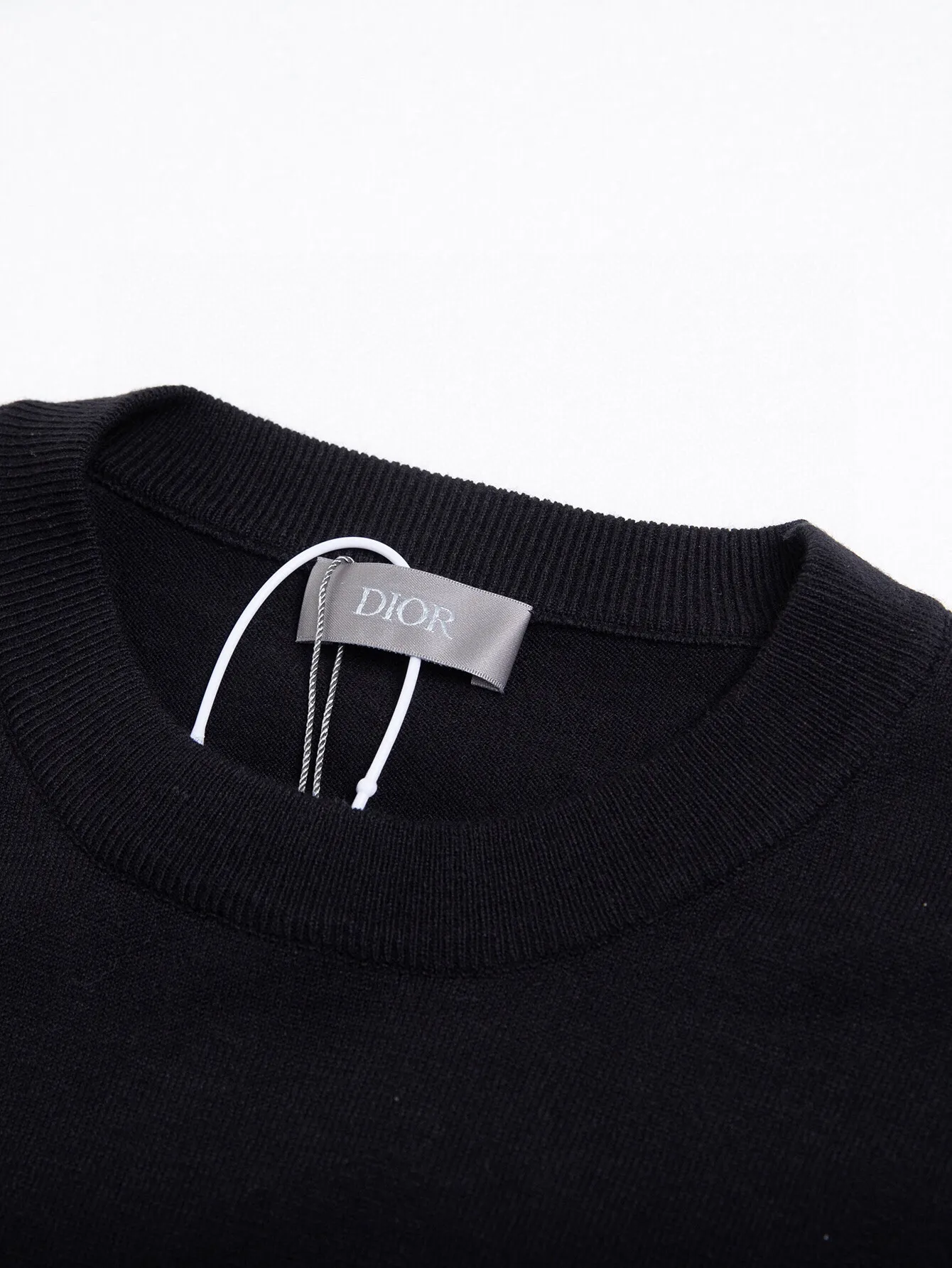 🅿️260 (ZP version) -Dior official website classic style, simple letter embroidery, wool blended round neck knitted short sleeves, same style for men and women -Using ZP custom-dyed fabrics, threads are custom-dyed in the same cylinder with zero color difference, full set of accessories customized to distinguish the market currency, welcome to compare -Color White Black Wheat Green -Size S M L XL
