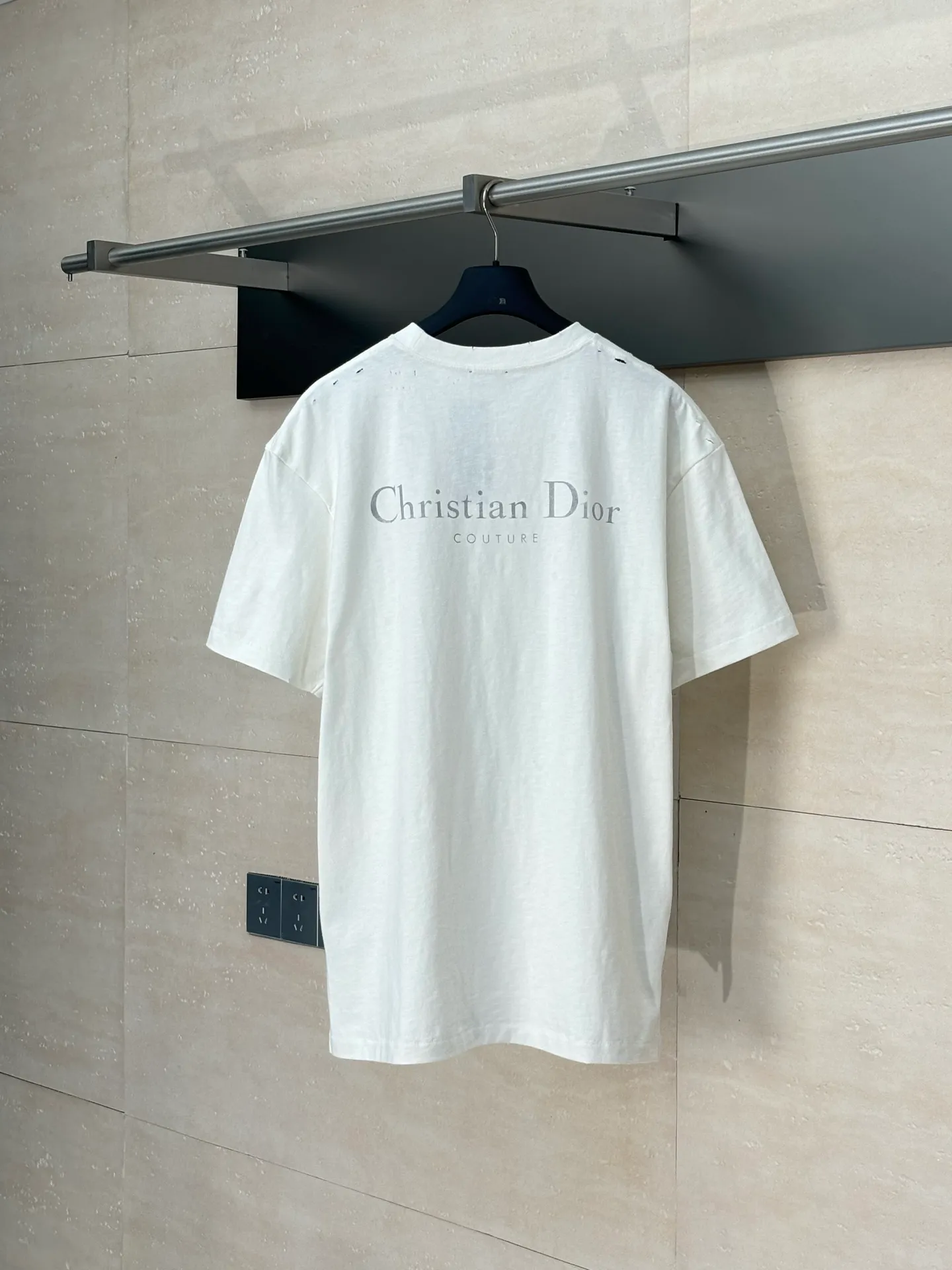 🅿️320 Dio*/Dior classic slogan letter printed hole washed short sleeves The fabric is made of 10s pure cotton slub plain fabric with a weight of 310g. This fabric is used as the collar, and the round collar is manually positioned on a flat machine. The front and back panels are printed with hand-made platen silk screen glue, and the film is engraved with laser dots to create a hollowed-out effect of missing letters. The clothes are designed with bifurcated sides, and the hems of the front and rear panels are cut with a special machine to pick the legs. There are lines on the surface to create a hollow effect. The entire garment is manually positioned and cut with holes, and the garment is fermented and washed to create a nostalgic effect. Size：S/M/L/XL