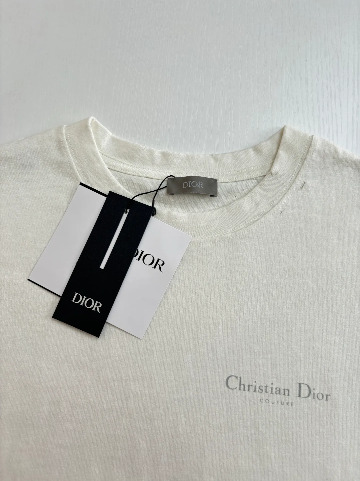 🅿️320 Dio*/Dior classic slogan letter printed hole washed short sleeves The fabric is made of 10s pure cotton slub plain fabric with a weight of 310g. This fabric is used as the collar, and the round collar is manually positioned on a flat machine. The front and back panels are printed with hand-made platen silk screen glue, and the film is engraved with laser dots to create a hollowed-out effect of missing letters. The clothes are designed with bifurcated sides, and the hems of the front and rear panels are cut with a special machine to pick the legs. There are lines on the surface to create a hollow effect. The entire garment is manually positioned and cut with holes, and the garment is fermented and washed to create a nostalgic effect. Size：S/M/L/XL