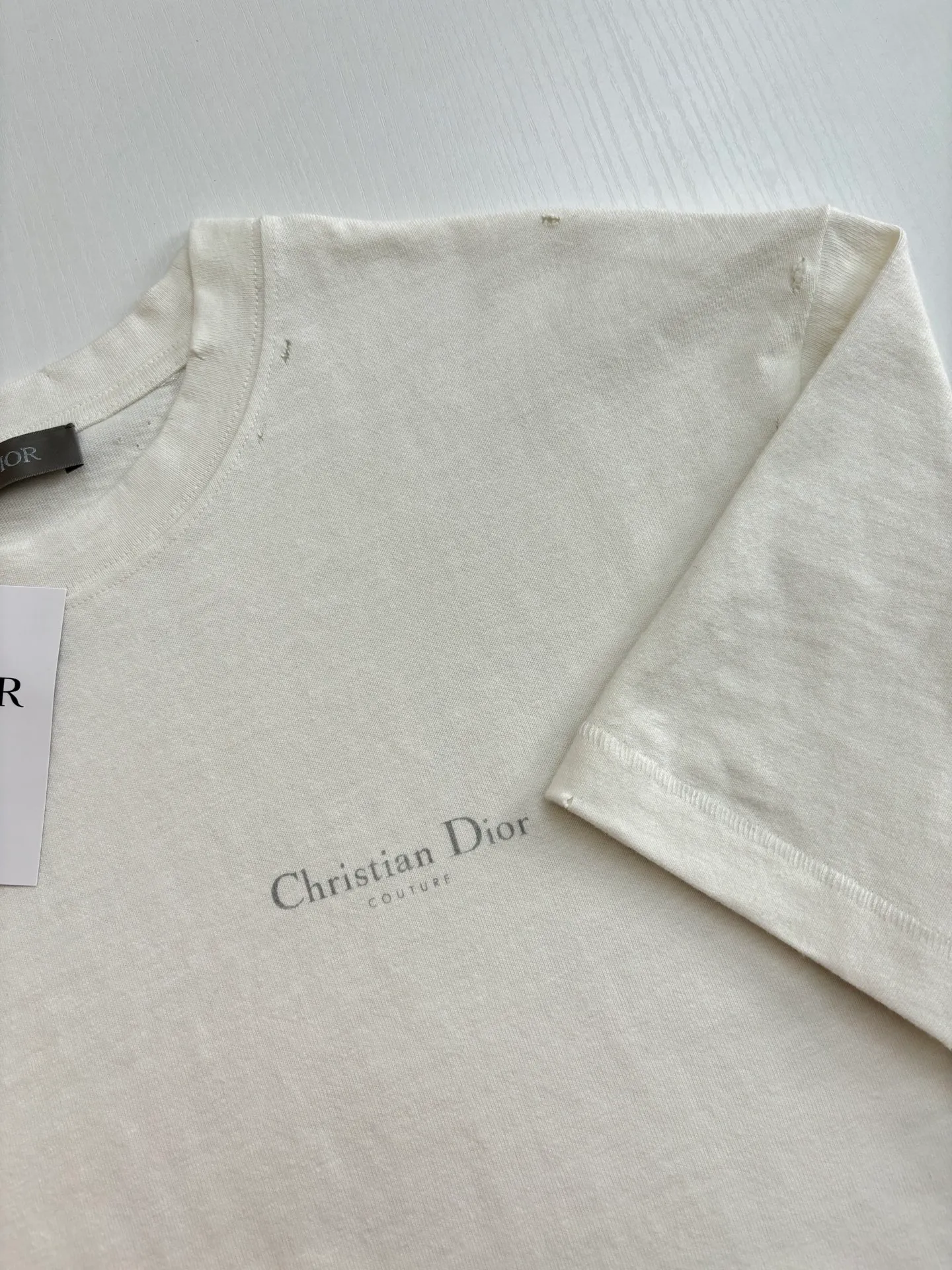 🅿️320 Dio*/Dior classic slogan letter printed hole washed short sleeves The fabric is made of 10s pure cotton slub plain fabric with a weight of 310g. This fabric is used as the collar, and the round collar is manually positioned on a flat machine. The front and back panels are printed with hand-made platen silk screen glue, and the film is engraved with laser dots to create a hollowed-out effect of missing letters. The clothes are designed with bifurcated sides, and the hems of the front and rear panels are cut with a special machine to pick the legs. There are lines on the surface to create a hollow effect. The entire garment is manually positioned and cut with holes, and the garment is fermented and washed to create a nostalgic effect. Size：S/M/L/XL