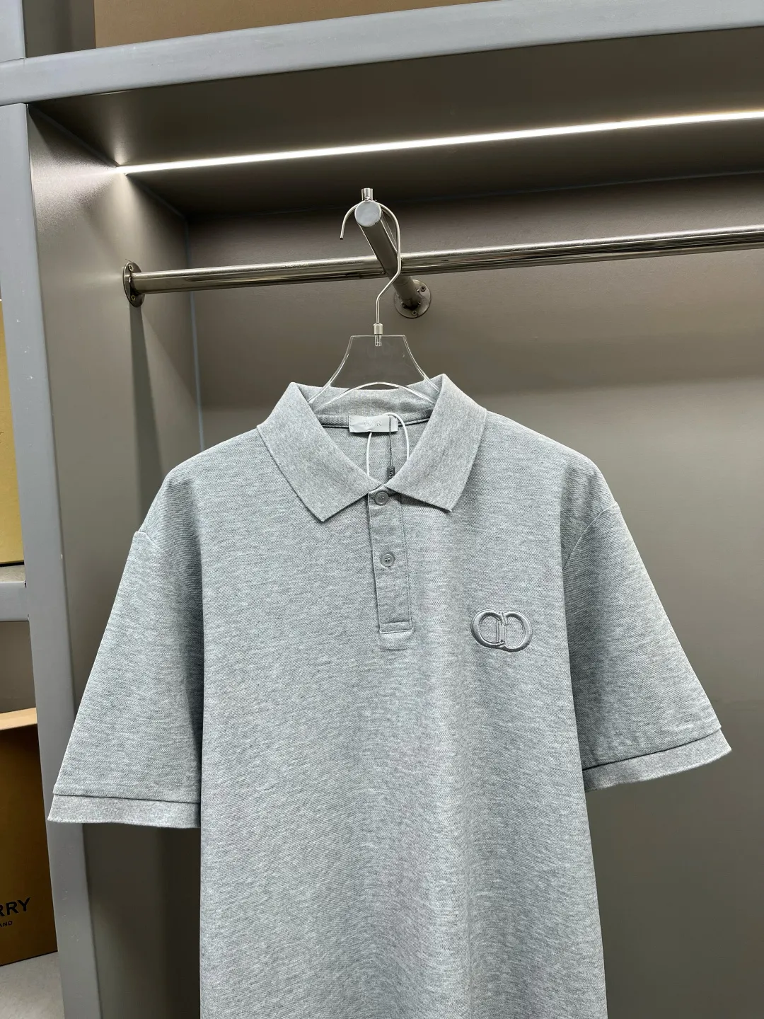 🅿️230 DIOR Dior CD embroidered new Polo shirt. Original fabric. Official same style. Made of 210g pure cotton pique fabric, customized in the same vat dyeing fabric. It feels very comfortable and smooth. The version is quite wide and stylish. Produced by a first-line brand factory. Imported Behringer embroidery machine. The embroidery is full and textured. The collar rib is woven with imported yarn. It will not deform after long-term wear. The latest style for spring and summer. Fashionable and individual. Super versatile and good-looking. It is very suitable for both men and women. It is a must-have item. Color: black, white, royal blue, gray. Size: S-XXL