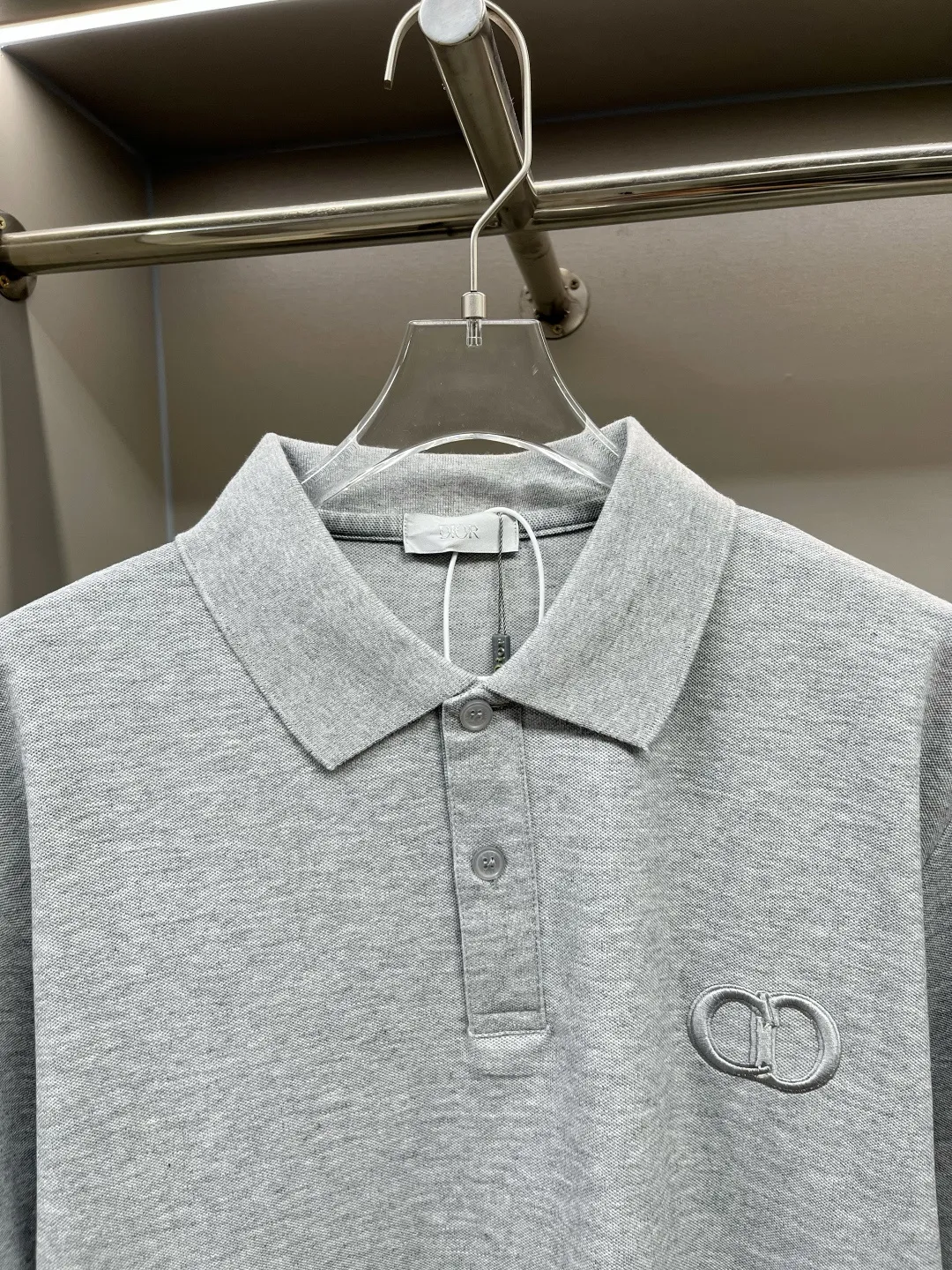 🅿️230 DIOR Dior CD embroidered new Polo shirt. Original fabric. Official same style. Made of 210g pure cotton pique fabric, customized in the same vat dyeing fabric. It feels very comfortable and smooth. The version is quite wide and stylish. Produced by a first-line brand factory. Imported Behringer embroidery machine. The embroidery is full and textured. The collar rib is woven with imported yarn. It will not deform after long-term wear. The latest style for spring and summer. Fashionable and individual. Super versatile and good-looking. It is very suitable for both men and women. It is a must-have item. Color: black, white, royal blue, gray. Size: S-XXL