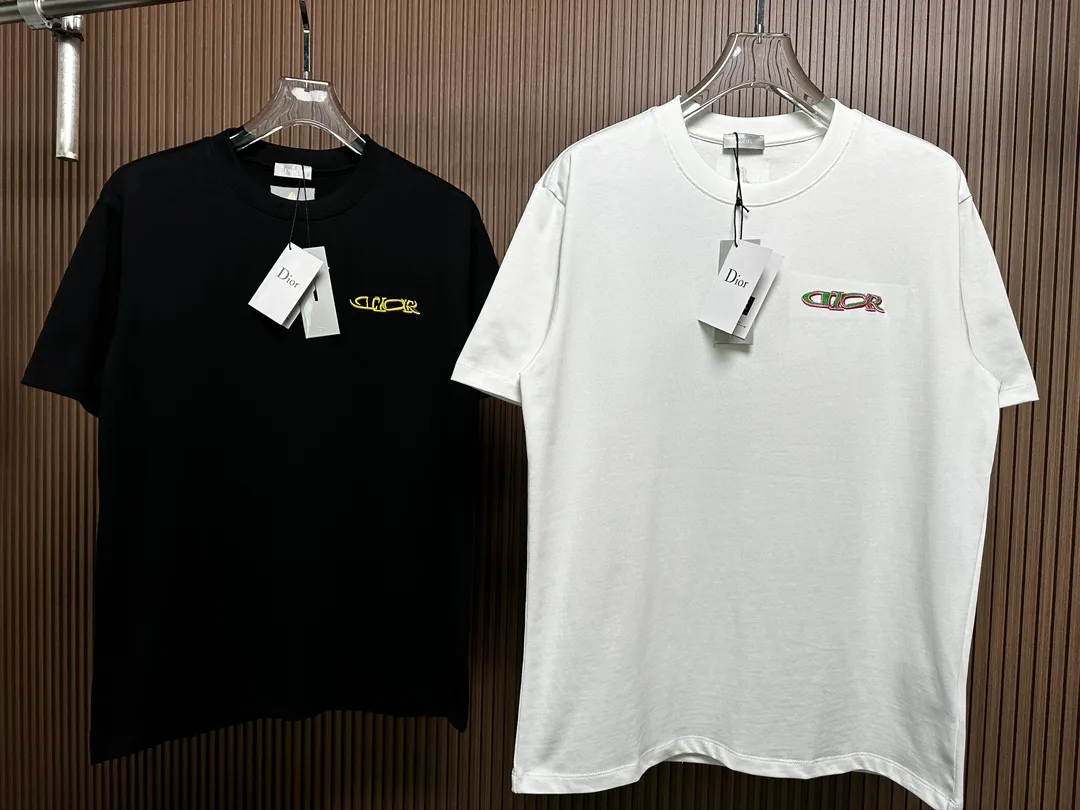 🅿️200 Dior short-sleeved T-shirt Technique: Embroidery Size: S~XL Color: Black White Fabric: combed tight cotton cover 280g, soft to the touch, meticulous workmanship. The same loose fit for men and women!