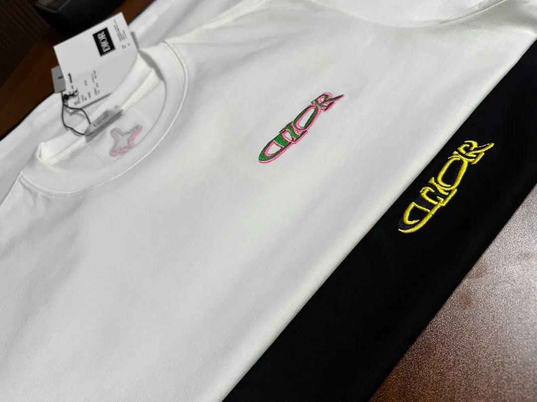 🅿️200 Dior short-sleeved T-shirt Technique: Embroidery Size: S~XL Color: Black White Fabric: combed tight cotton cover 280g, soft to the touch, meticulous workmanship. The same loose fit for men and women!