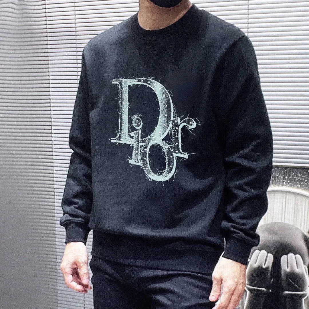🅿️220 Straight brand [DIOR Dior] (good news for fat people) 2025ss autumn latest long-sleeved round neck sweatshirt, on sale simultaneously on the official website. Refreshing and breathable. Made of top Tencel Roman. Comfortable and soft. 3D three-dimensional clarity. Super fashion sense. Great gift for your own use. Size: M-5XL (can wear up to 220 pounds)