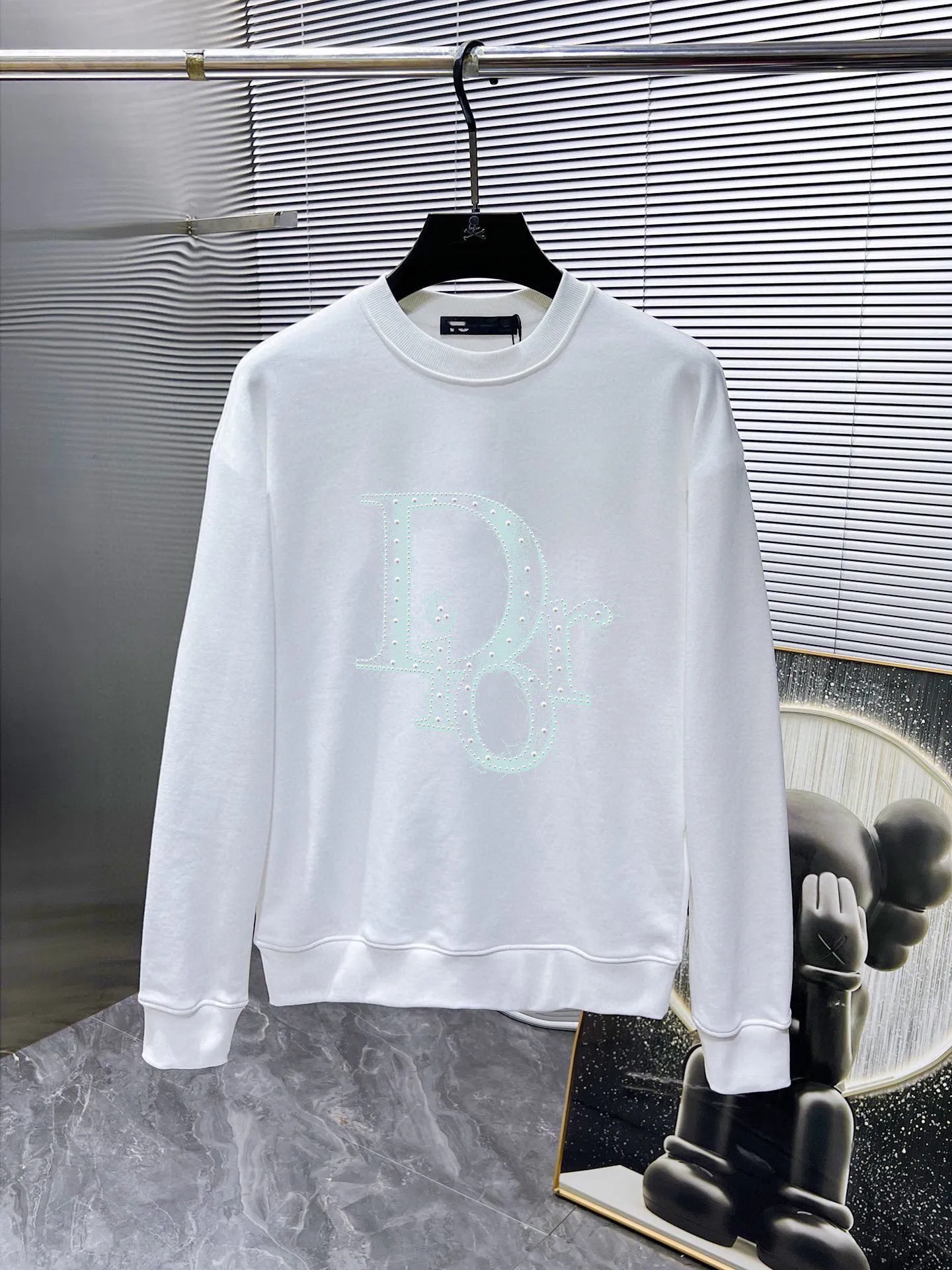 🅿️220 Straight brand [DIOR Dior] (good news for fat people) 2025ss autumn latest long-sleeved round neck sweatshirt, on sale simultaneously on the official website. Refreshing and breathable. Made of top Tencel Roman. Comfortable and soft. 3D three-dimensional clarity. Super fashion sense. Great gift for your own use. Size: M-5XL (can wear up to 220 pounds)