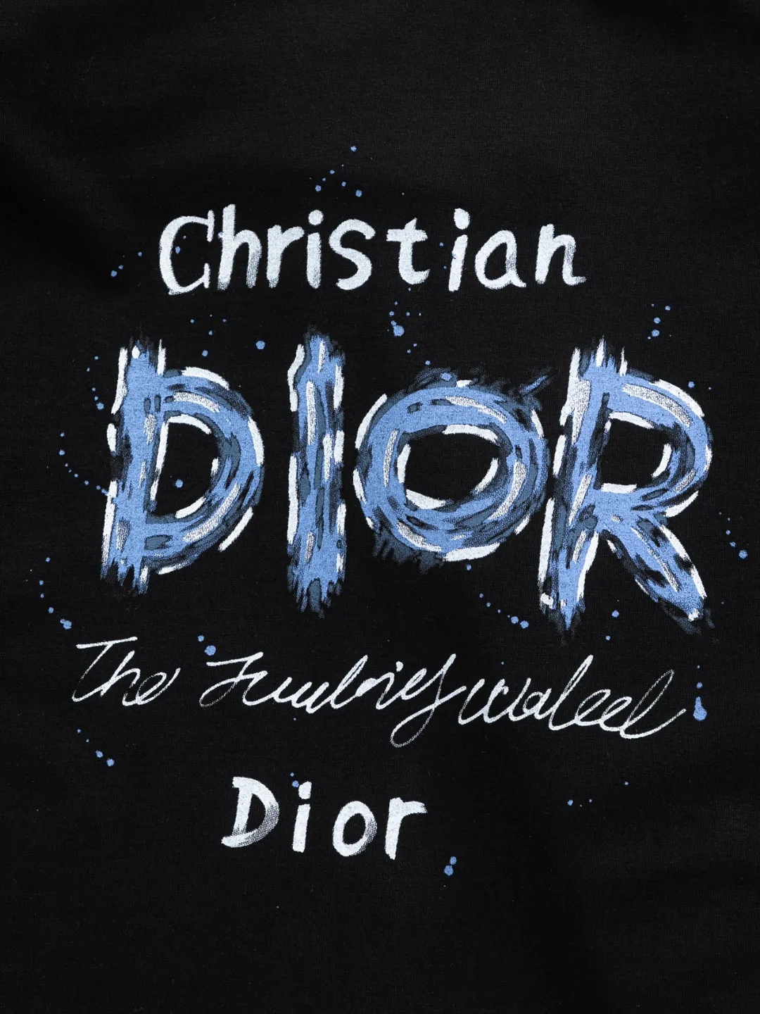 🅿️190 DIOR Dior Dior CD Micro-wide version S-XL Dior 26ss official website is always unbeatable Classic style Permanent boutique Counter timeless joint style Simple color letter printing logo on the chest + multiple color letter printing logo on the back Heavy craftsmanship Same style for men and women Short-sleeved T-shirt, cotton blended terry jersey fabric, original development This is from the 2025 beachwear limited series. The full-logo jacquard towel highlights the classic Obliave flower. It is matched with an S-shaped round neck and topstitching. It is unique. The whole body is decorated with obliqve jacquard. The ribbed round neck is matched with V-shaped topstitching. Customized accessories. The whole body is customized and developed according to the Y-panel... Complete with three standards, it can control various styles and pay tribute to Dior's historic year! Coupled with the blessing of full-flower cotton material, both the upper body comfort and the existence are unparalleled. It can be said to be a must-have companion in summer. The excellent breathability and comfortable wearing feeling are unparalleled~ Recommended! ! Same style for men and women! Color: Black White Size: S-XL Size chart: S: Shoulder width 50-Bust 56-Length 70 M: Shoulder width 52-Bust 57-Length 72 L: Shoulder width 54-Bust 59-Length 74 XL: Shoulder width 56-Bust 62-Length 76