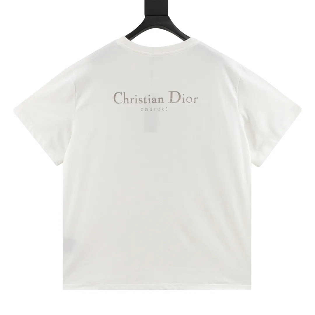 🅿️210 DIOR/Dior letter printed round neck short sleeves, made of 10S encrypted reinforced cotton and linen fabric, 250g; with 26S1×1 thread, 200g. The appearance of cotton and linen not only maintains the unique rough and crisp style of linen fabrics, but also has the soft characteristics of cotton fabrics, which improves the shortcomings of linen fabrics that are not clean enough and easy to fluff. The texture of the linen-cotton intertwined fabric is firm and smooth, and feels softer than pure linen; it is breathable and dry, can quickly discharge moisture, and does not stick to the body when sweating. size：S-L