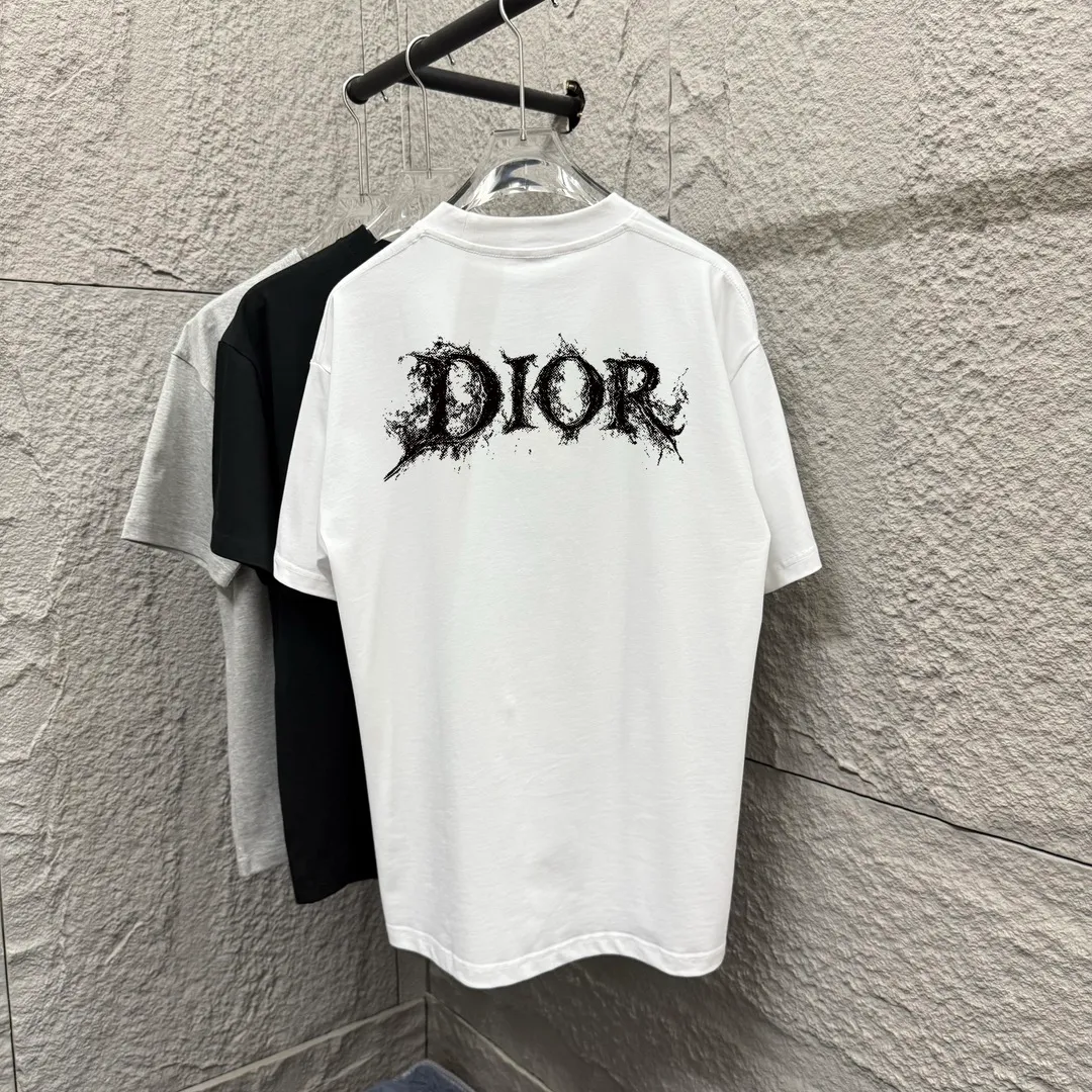 🅿️180 Dio* Dior 2025 spring and summer new style Classic splash lettering front and back printing Simple and elegant Customized double yarn plain cotton fabric Short-sleeved T-shirt Uniform for men and women Color: Black White Angora Red Size: S (90-130 catties) M (120-150 catties) L (140-165 catties) XL (160-180 catties) XXL (180-210 pounds)