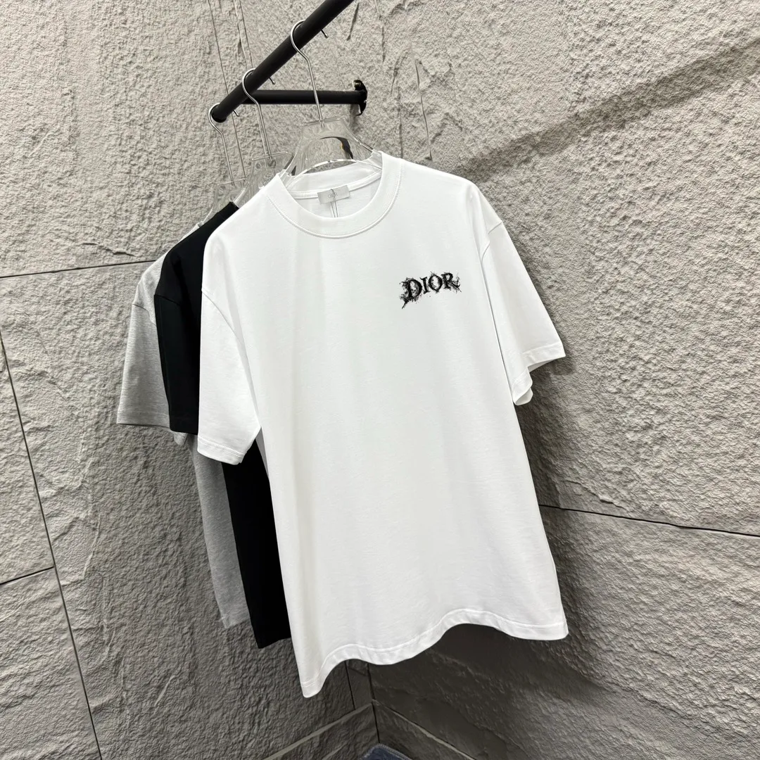 🅿️180 Dio* Dior 2025 spring and summer new style Classic splash lettering front and back printing Simple and elegant Customized double yarn plain cotton fabric Short-sleeved T-shirt Uniform for men and women Color: Black White Angora Red Size: S (90-130 catties) M (120-150 catties) L (140-165 catties) XL (160-180 catties) XXL (180-210 pounds)