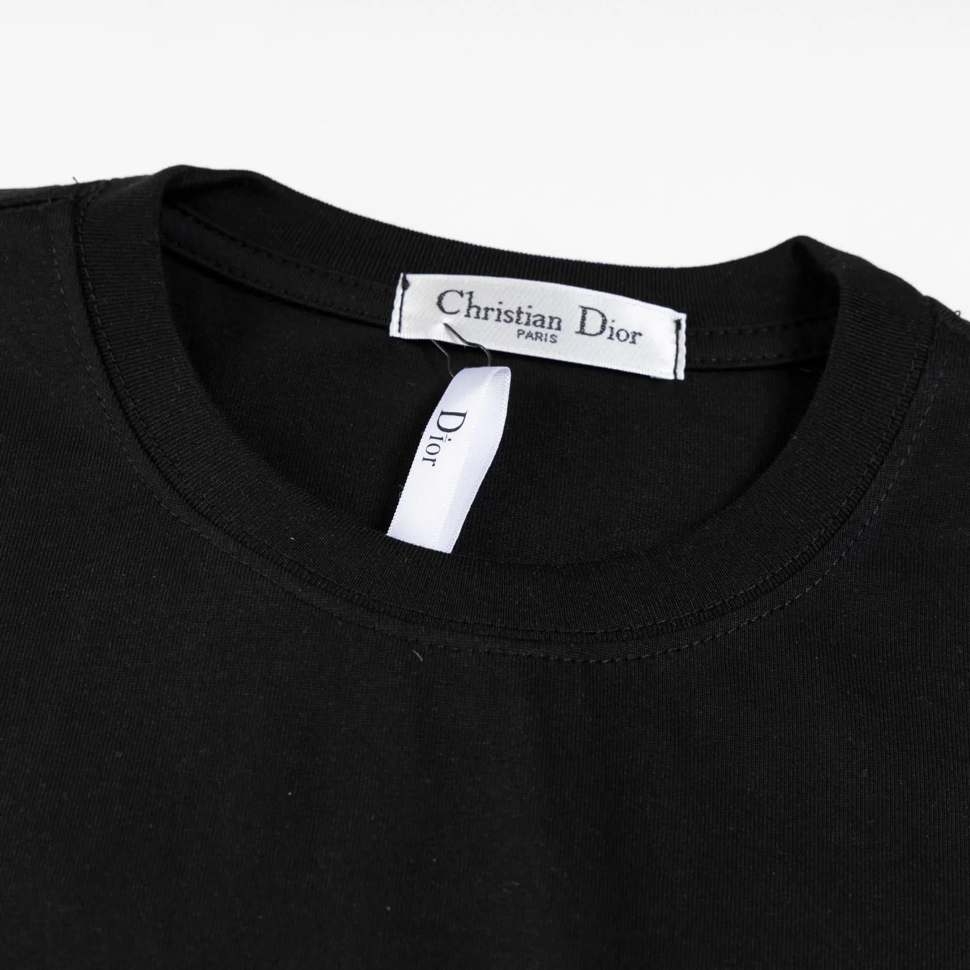 🅿️160 model number S07 DIOR graffiti letter print round neck short sleeves, laminated graffiti print, full package, three labels complete, original supporting accessories 1:1, main mark process, very high-end, has been pre-shrunk at high temperature, not easy to deform after repeated washing, pure cotton 280 grams, high gram weight, 32 double yarns, no pilling, no fading, comfortable and breathable, matched with 1x1 thread in the same cylinder, oversize loose version Can wear up to 220 pounds Color: black white Size: XS-L