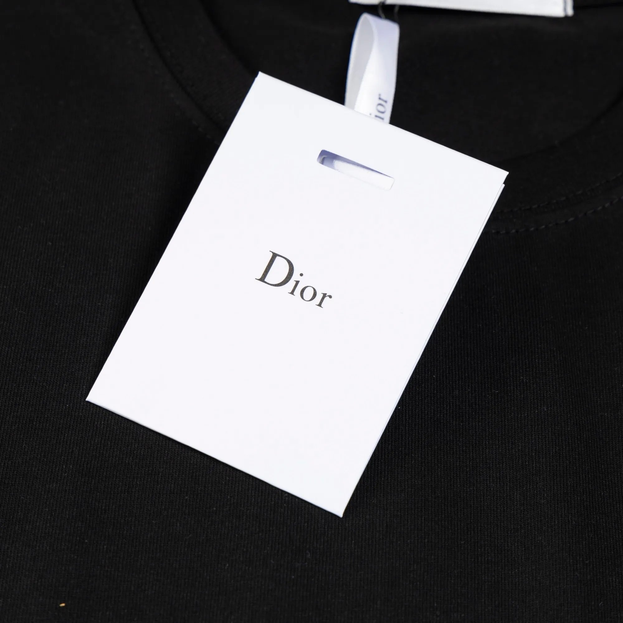 🅿️160 model number S07 DIOR graffiti letter print round neck short sleeves, laminated graffiti print, full package, three labels complete, original supporting accessories 1:1, main mark process, very high-end, has been pre-shrunk at high temperature, not easy to deform after repeated washing, pure cotton 280 grams, high gram weight, 32 double yarns, no pilling, no fading, comfortable and breathable, matched with 1x1 thread in the same cylinder, oversize loose version Can wear up to 220 pounds Color: black white Size: XS-L