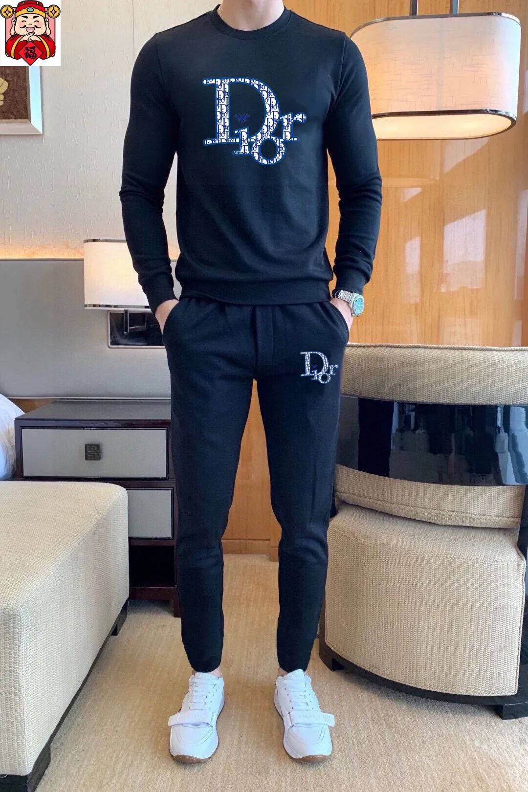 🅿️380 [DIOR Dior] (Fat Man’s Gospel) hot-selling suit is coming. Focus on the original version of the official website. 2025 new hot-selling sweatshirt suit. The original order is the best product. 🇭🇰The meticulous work of top designers is dedicated to a fitting and perfect upper body effect. All-natural high-quality Roman cotton 100%, close-fitting comfort, noble and elegant! Original hardware embodies elegance and nobility! Counter size: M-5XL (maximum wear up to 220 pounds)