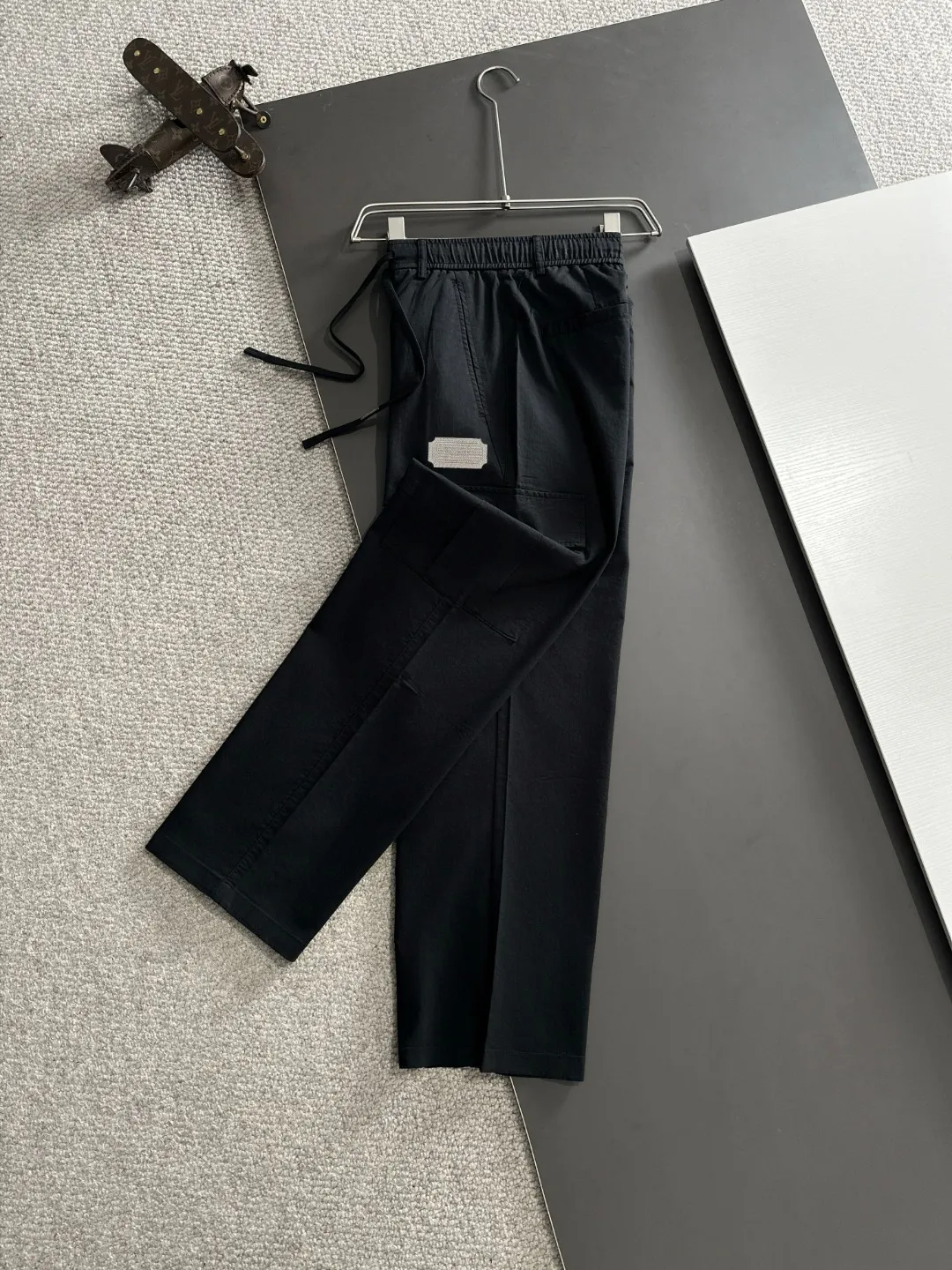 🅿️400 next day shipping DIOR 2025 spring and summer new elastic band casual pants, thin counter custom fabrics, high breathability and comfort, impeccable details, brand element design concept, reflecting high quality. It feels delicate and soft! It presents a casual cut and the upper body shape is great! Size: M-4XL