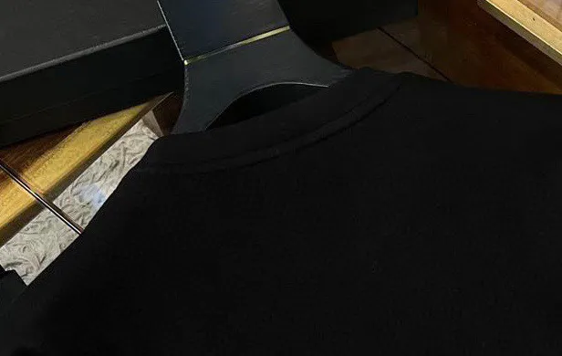 🅿️220 brand [DIOR Dior] (good news for fat people) 2025ss autumn latest long-sleeved round-neck sweatshirt, on sale simultaneously on the official website. Refreshing and breathable. Made of top Tencel Roman. Comfortable and soft. 3D three-dimensional clarity. Super fashion sense. Great for gifting and keeping for yourself. Size: M-5XL (can wear up to 220 pounds)