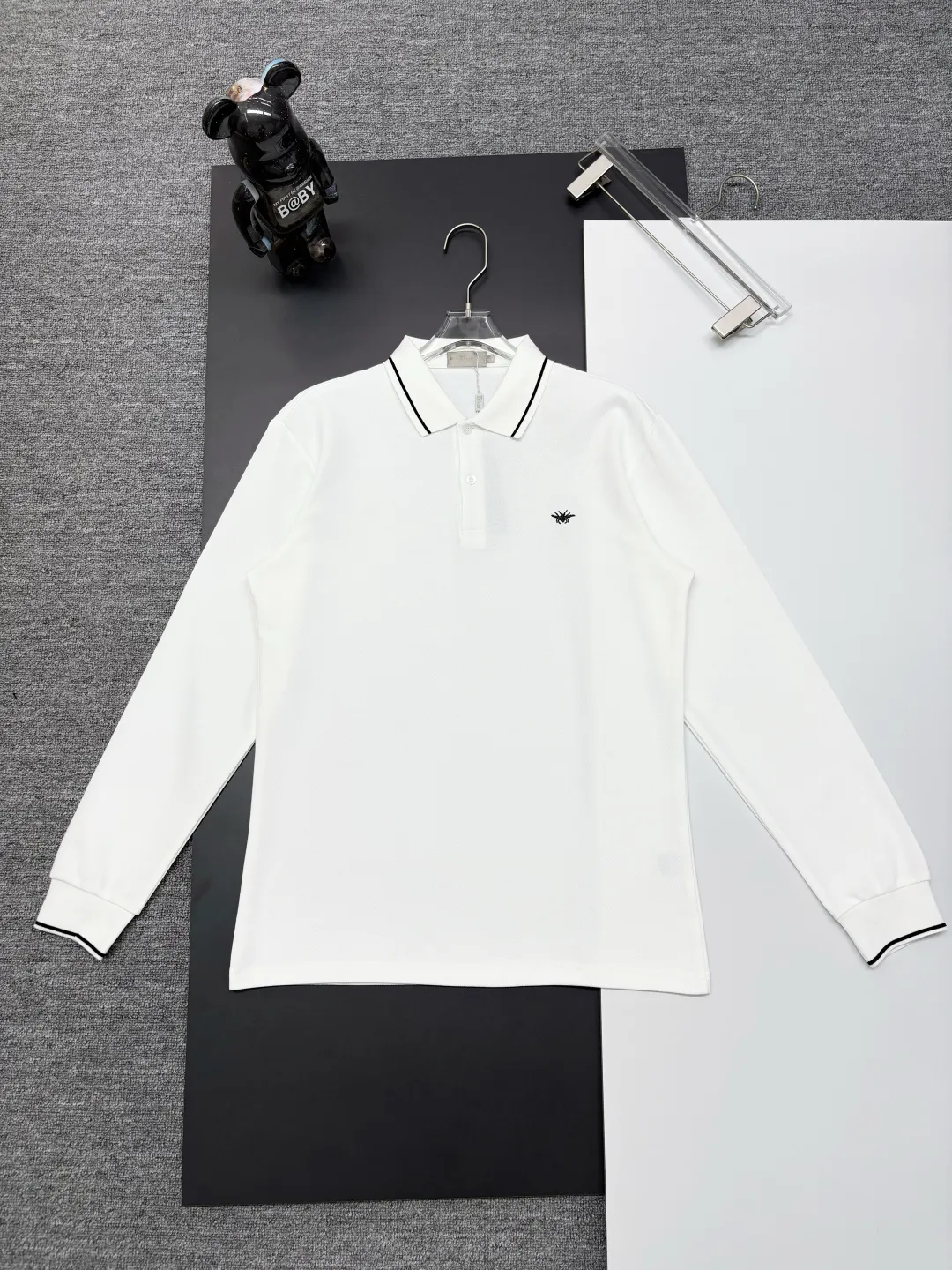 🅿️260 DIOR Dior's new embroidered long-sleeved Polo shirt. Original fabric. Official same style. Made of 250 grams of pure cotton pique fabric, custom-made in the same vat. Very comfortable and smooth feel. Very wide and stylish. Produced by a first-line brand factory. Imported Behringer embroidery machine. The embroidery is full and textured. The collar rib is woven with imported yarn. It does not deform after long-term wear. The latest autumn and winter style. Fashionable and individual. Super versatile and good-looking. It is very suitable for both men and women. A must-have item. Color: black, white, blue, pink. Size: M-3XL