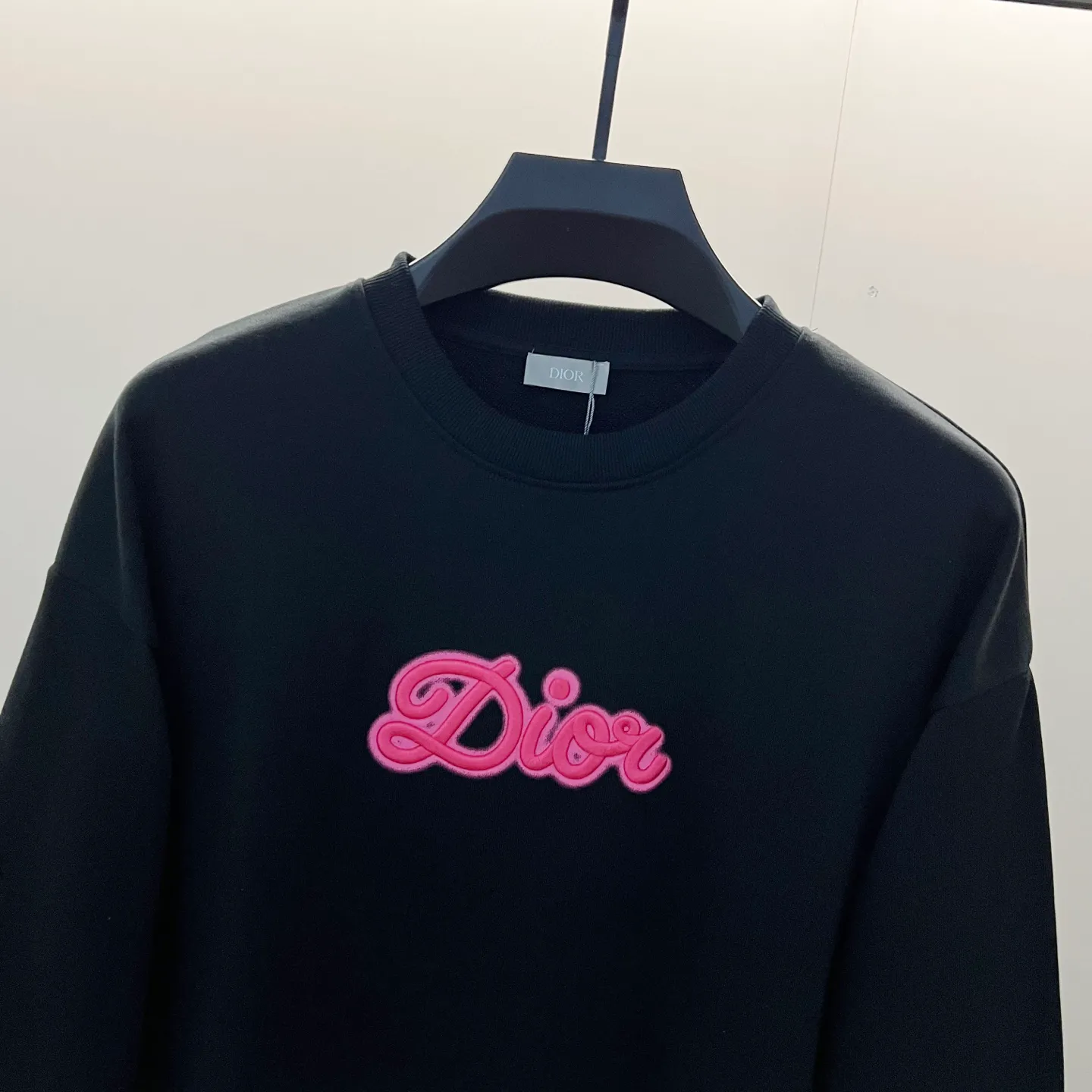 🅿️250 DIOR/Dior 420g pure cotton round neck sweatshirt, simple neon color embroidery🪡letter LOGO micro-labeling technology, official synchronization, high version, high quality, fashionable personality, versatile trend, pure original quality, original fabric, tag, collar label, washed wheat, complete three labels, color: black, white. Size: XS-L