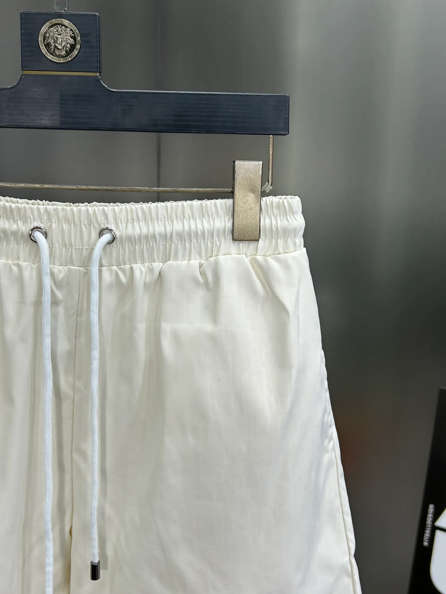 🅿️160 DIOR 2025 spring and summer new beach shorts, five-point shorts! Synchronized with the official website. Original 1-1 replica, fine workmanship, original hardware, selected high-quality polyester fiber fabric, delicate feel, a must-have item for summer, super handsome upper body effect, super real shooting, close contact with texture! Size: M-3XL
