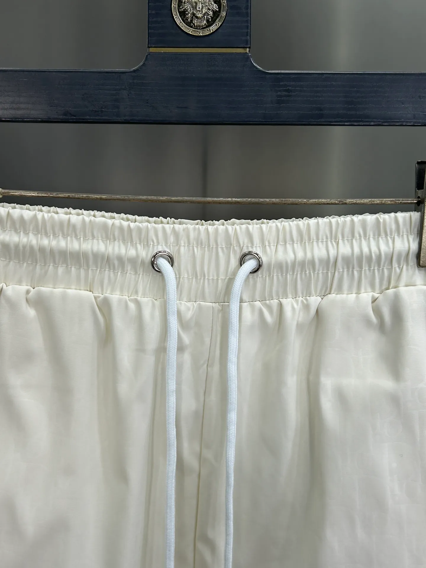 🅿️160 DIOR 2025 spring and summer new beach shorts, five-point shorts! Synchronized with the official website. Original 1-1 replica, fine workmanship, original hardware, selected high-quality polyester fiber fabric, delicate feel, a must-have item for summer, super handsome upper body effect, super real shooting, close contact with texture! Size: M-3XL