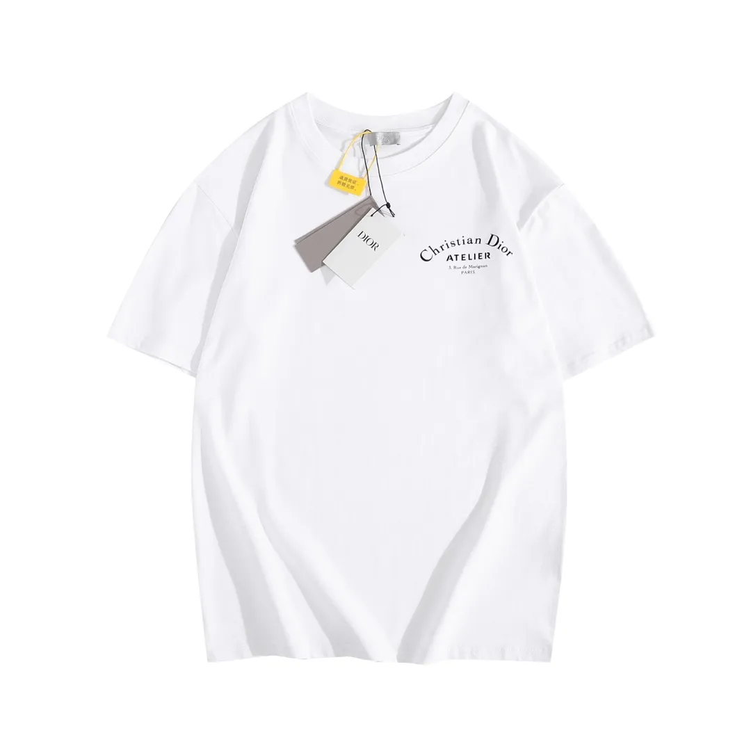 🅿️190 (with suitcase +5) CD slogan printed short-sleeved T-shirt. Fabric: Specification uses 16-count single yarn, 230g, 100% cotton. Lamborghini in knitting. If you can’t find it in stock in the market, you must have it custom-woven and dyed! The fabric was taken back and washed, and there was a layer of white mist on the surface, which was consistent with the original product. It belongs to a highly sensitive special color system and is the most difficult challenge in the industry. Our requirement for the fabric is that it must be consistent under UV light d65 light... Different light colors are consistent with the colors displayed by zp. The market is the most consistent under primary color lights! Imported dyes were used, and it only took half a month to adjust the color. It is impossible to achieve this color with ordinary dyes, and it was changed nearly seven or eight times! You can imagine how difficult it is to operate this one! The fabric cost is twice that of ordinary color fabrics, and the cost is extremely expensive! I can’t claim that the fabric restoration is 100%, but I’m sure it’s 98% consistent! zpEvery item has differences, not to mention us! At present, I have not seen any color in the market that is closer to ZP than ours. All major versions are welcome to come and compare 🆚 Printing: Using imported glue, no burrs, the printing texture is clearly visible, the printing details can be seen in the picture, and even the appraiser can’t fault it! The wiring workmanship is completely consistent with ZP, with 0 errors. I supervise the whole process and it is impeccable! Size: XS S M L