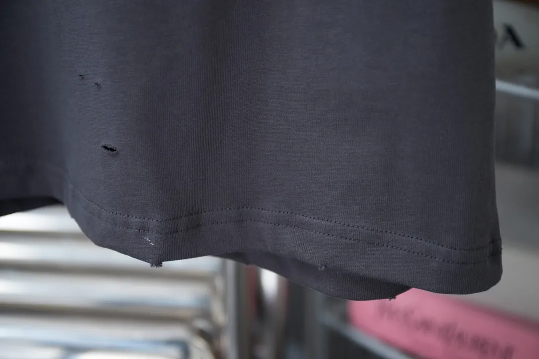 🅿️170 D＊or CD 25SS early spring new style joint series lily of the valley lettering logo frayed short sleeves light luxury essential item for daily commuting for men and women correct version welcome to compare detailed features · 320g 100% pure cotton double yarn jersey fabric · custom dyed in the same vat with special thickened 32 count double strand 1X1 thread · artificial hand printing screen printing lily of the valley lettering logo pattern · Cut all over, edged cuffs · Double-needle stitching across seams · Original main mark, washed tag, branded moisture-proof paper packaging Color: White/Iron Gray Size: S/M/L/XL