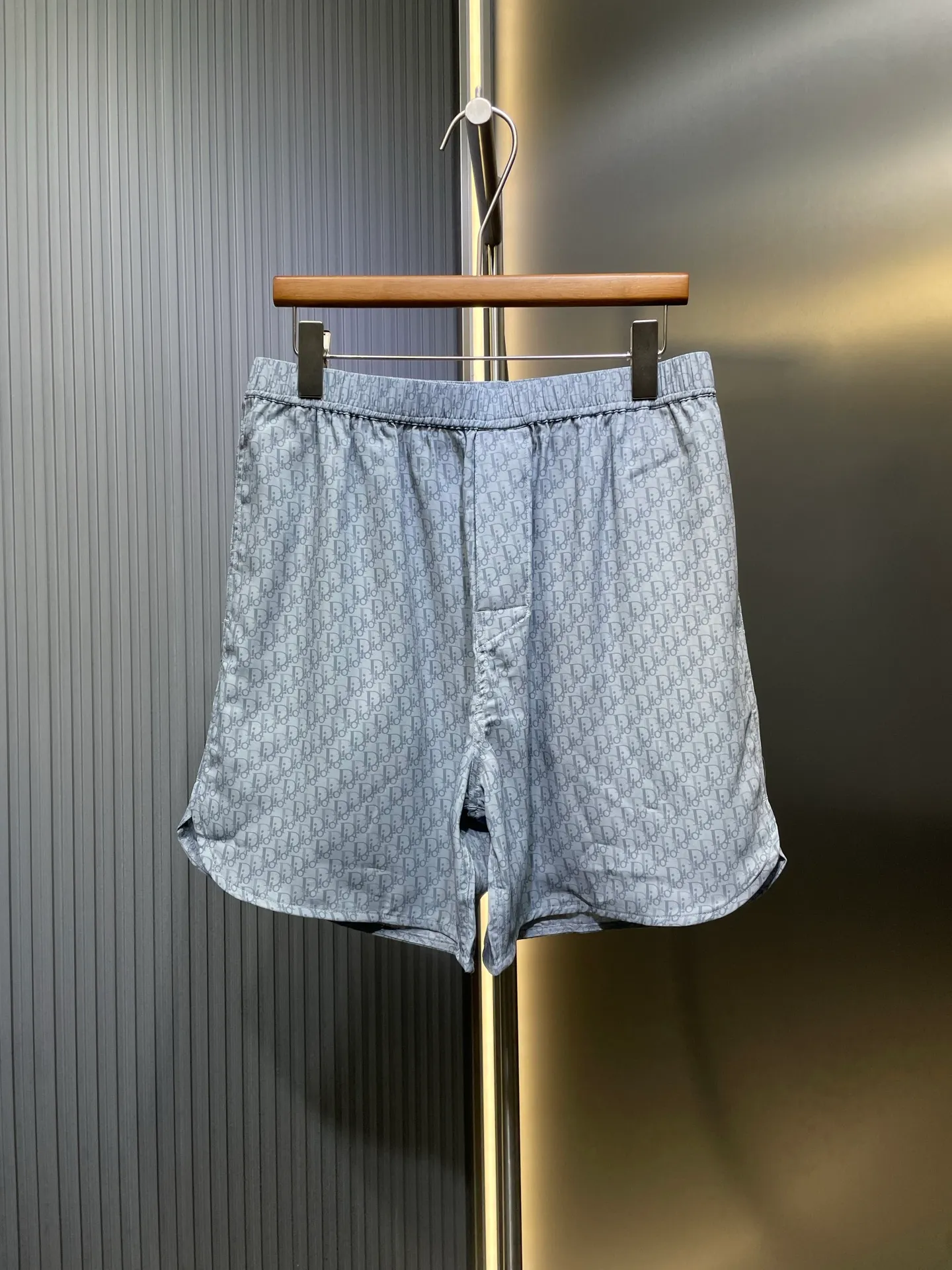 🅿️430 Dior 🌟【Top original order】2025ss all-over logo print suit shorts. The new model highlights the classic Oblique print. Crafted from blue mulberry silk and cotton blend, it features a peaked lapel collar and arc-shaped hem for a casual style. Pair with the matching pieces for a sophisticated summer look. Size: S-XL