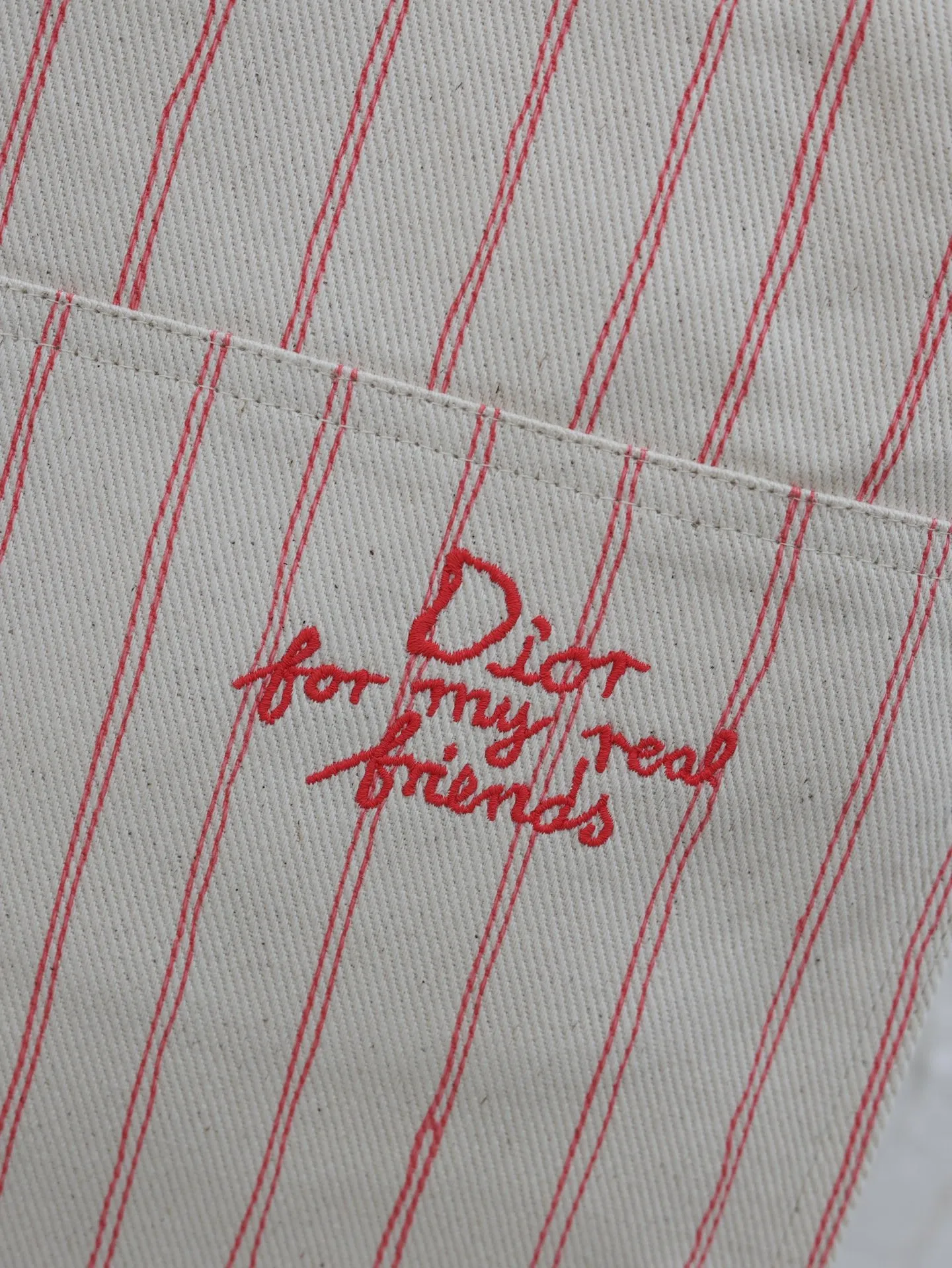 🅿️380 Dio*/Dior 2025 SS new spring and summer jersey shorts. Customized beige cotton fabric, classic pinstripe design all over. Engraved hardware buttons, classic letter logo embroidery in the same color. Matched with brown leather patch on the back, three-dimensional tailoring. Very wide version. Size: S/M/L/XL