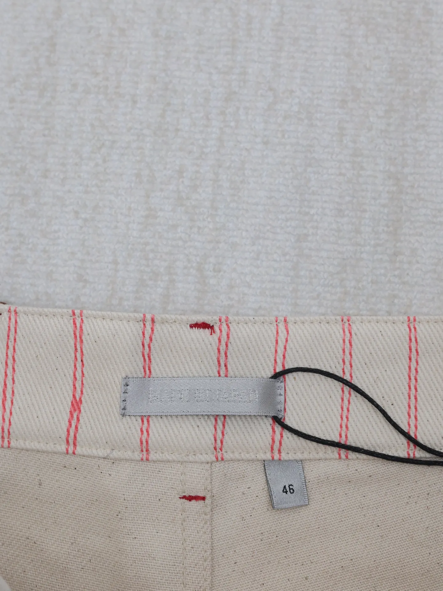 🅿️380 Dio*/Dior 2025 SS new spring and summer jersey shorts. Customized beige cotton fabric, classic pinstripe design all over. Engraved hardware buttons, classic letter logo embroidery in the same color. Matched with brown leather patch on the back, three-dimensional tailoring. Very wide version. Size: S/M/L/XL