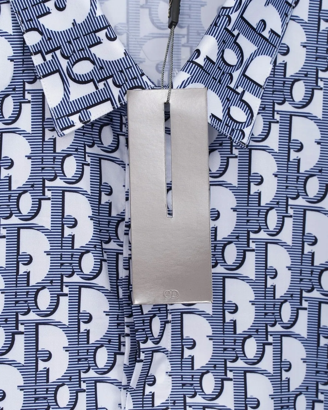 🅿️296 DIOR 🔥The most popular style is coming. Fully printed presbyopic LGOO barrage digital printed long-sleeved shirt. 2025ss official website new long-sleeved shirt, exquisitely printed logo. High-end version, in-store customized fabric. Highly breathable and comfortable, exquisitely crafted, with impeccable detail processing. ✅Customized logo engraved buttons, complete with three labels. Brand element design concept reflects high quality. It feels delicate and soft! It presents a casual cut and the upper body shape is great! 🐍Size: M-XXL