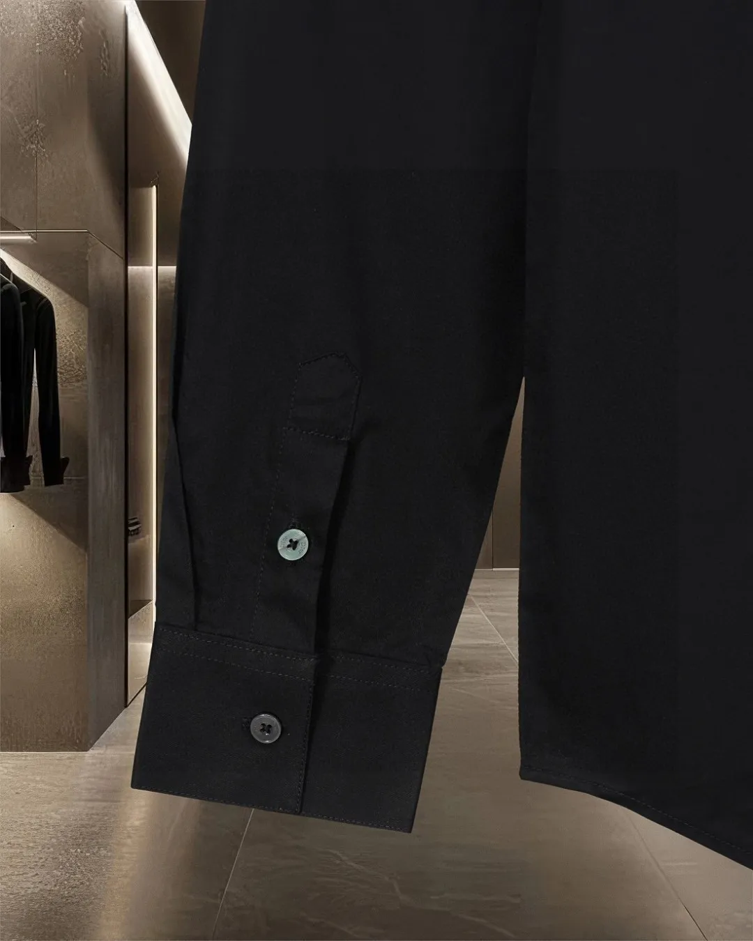 🅿️296 DIOR Dior 🔥The hot style is coming. Chest zipper pocket CD letter Logo embroidered long-sleeved shirt. 2025ss official website new long-sleeved shirt, exquisite embroidered logo. High-end version, customized fabrics at the counter. Highly breathable and comfortable, exquisitely crafted, with impeccable detail processing, ✅customized logo engraved buttons, complete with three labels. Brand element design concept reflects high quality. It feels delicate and soft! It presents a casual cut and the upper body shape is great! 🐍Size: M-XXL