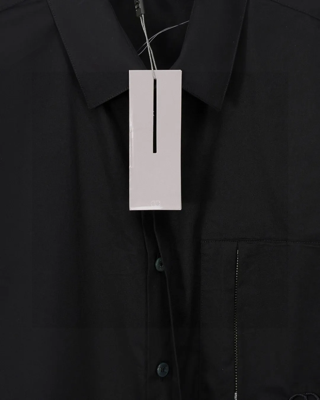🅿️296 DIOR Dior 🔥The hot style is coming. Chest zipper pocket CD letter Logo embroidered long-sleeved shirt. 2025ss official website new long-sleeved shirt, exquisite embroidered logo. High-end version, customized fabrics at the counter. Highly breathable and comfortable, exquisitely crafted, with impeccable detail processing, ✅customized logo engraved buttons, complete with three labels. Brand element design concept reflects high quality. It feels delicate and soft! It presents a casual cut and the upper body shape is great! 🐍Size: M-XXL
