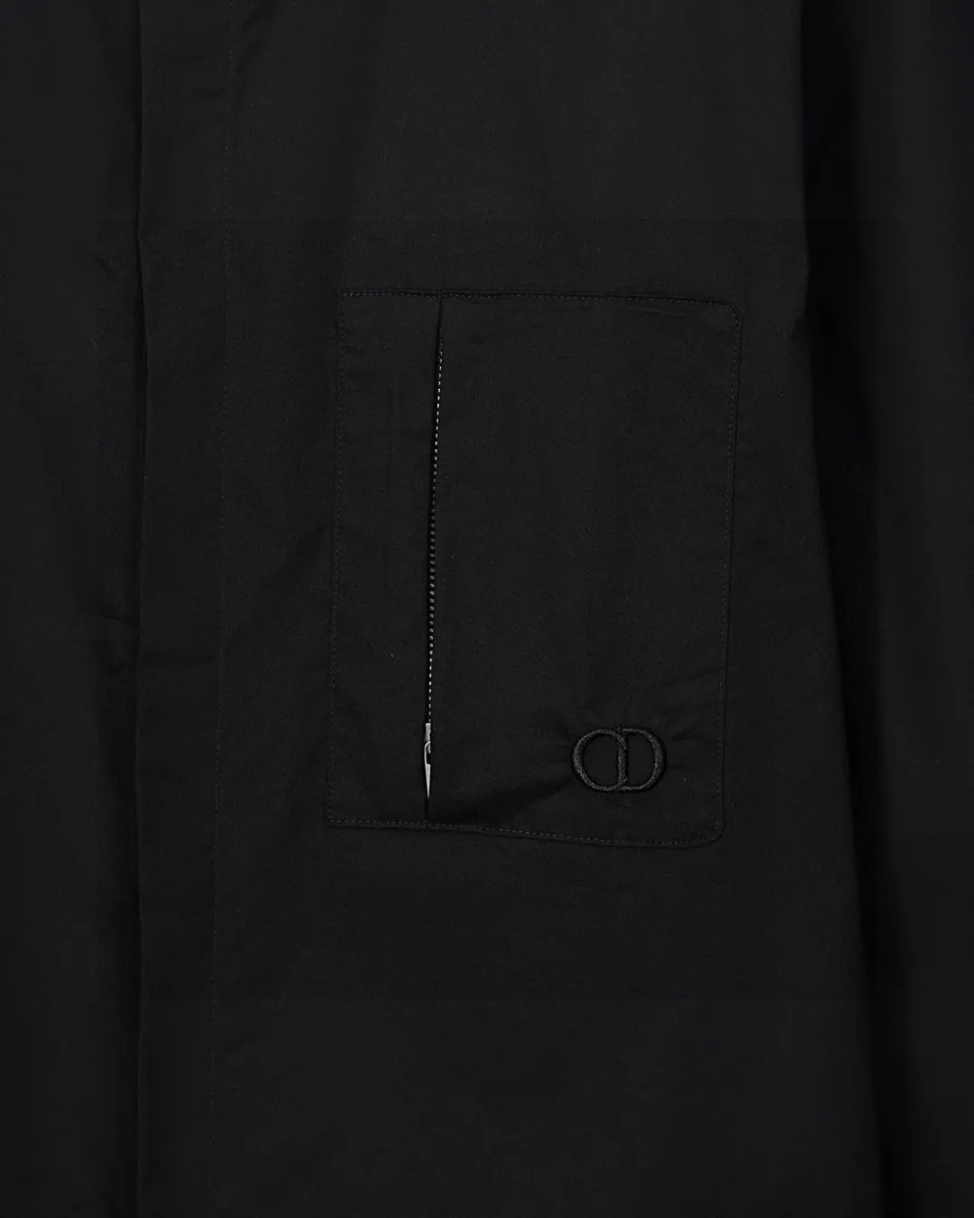 🅿️296 DIOR Dior 🔥The hot style is coming. Chest zipper pocket CD letter Logo embroidered long-sleeved shirt. 2025ss official website new long-sleeved shirt, exquisite embroidered logo. High-end version, customized fabrics at the counter. Highly breathable and comfortable, exquisitely crafted, with impeccable detail processing, ✅customized logo engraved buttons, complete with three labels. Brand element design concept reflects high quality. It feels delicate and soft! It presents a casual cut and the upper body shape is great! 🐍Size: M-XXL