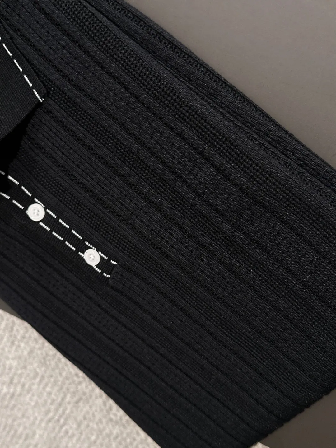 🅿️330 shipped next day, high quality DIOR 2025 spring and summer new men's lapel short-sleeved T-shirt. Made of combed cotton yarn knitted cotton fabric, pure cotton high-weight special yarn, it feels full when weighed, and the upper body is more textured than ordinary T-shirts. This texture can cope with the weather easily and is suitable for both hot and cold! The pattern on the chest adopts three-dimensional embroidery technology, and is perfectly produced stitch by stitch with reference to the original version! Loose fit design, looks noble. Size: M to XXXL
