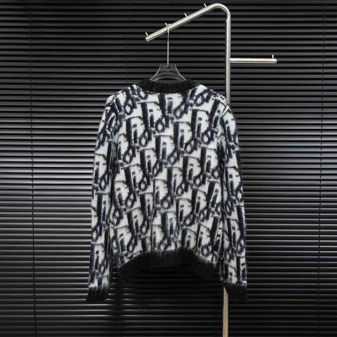 🅿️380 Style: DIOR Dior all-over printed cardigan seahorse knitted long-sleeved sweater Size: S-XXL Fabric: Wool blend Accessories: Full set of customized original accessories No gender distinction, same style for men and women