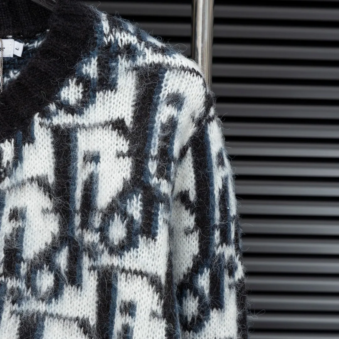 🅿️380 Style: DIOR Dior all-over printed cardigan seahorse knitted long-sleeved sweater Size: S-XXL Fabric: Wool blend Accessories: Full set of customized original accessories No gender distinction, same style for men and women