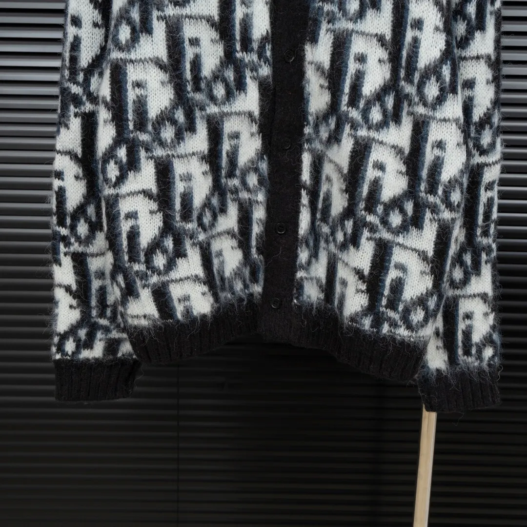 🅿️380 Style: DIOR Dior all-over printed cardigan seahorse knitted long-sleeved sweater Size: S-XXL Fabric: Wool blend Accessories: Full set of customized original accessories No gender distinction, same style for men and women